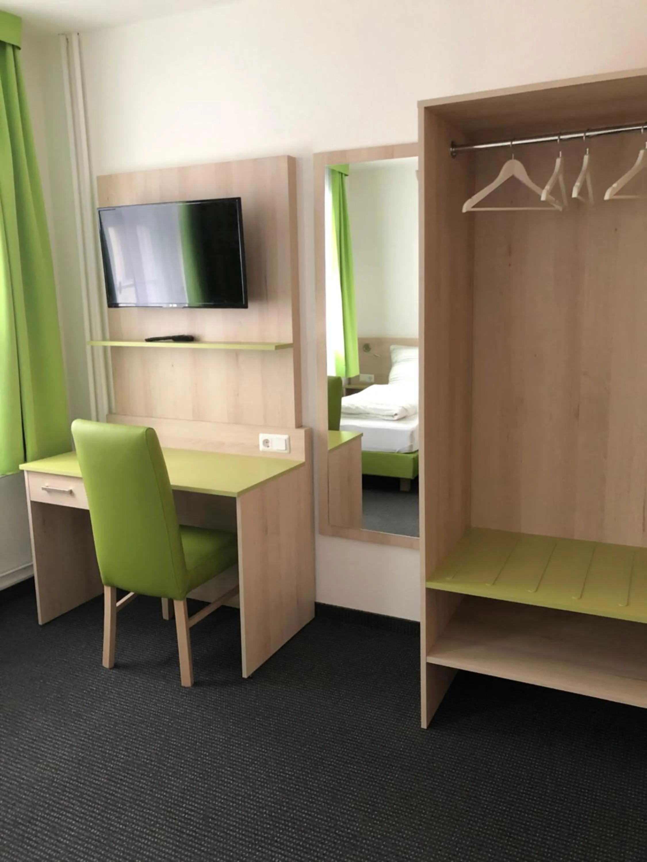 Photo of the whole room, Bed in Burghotel Homberg