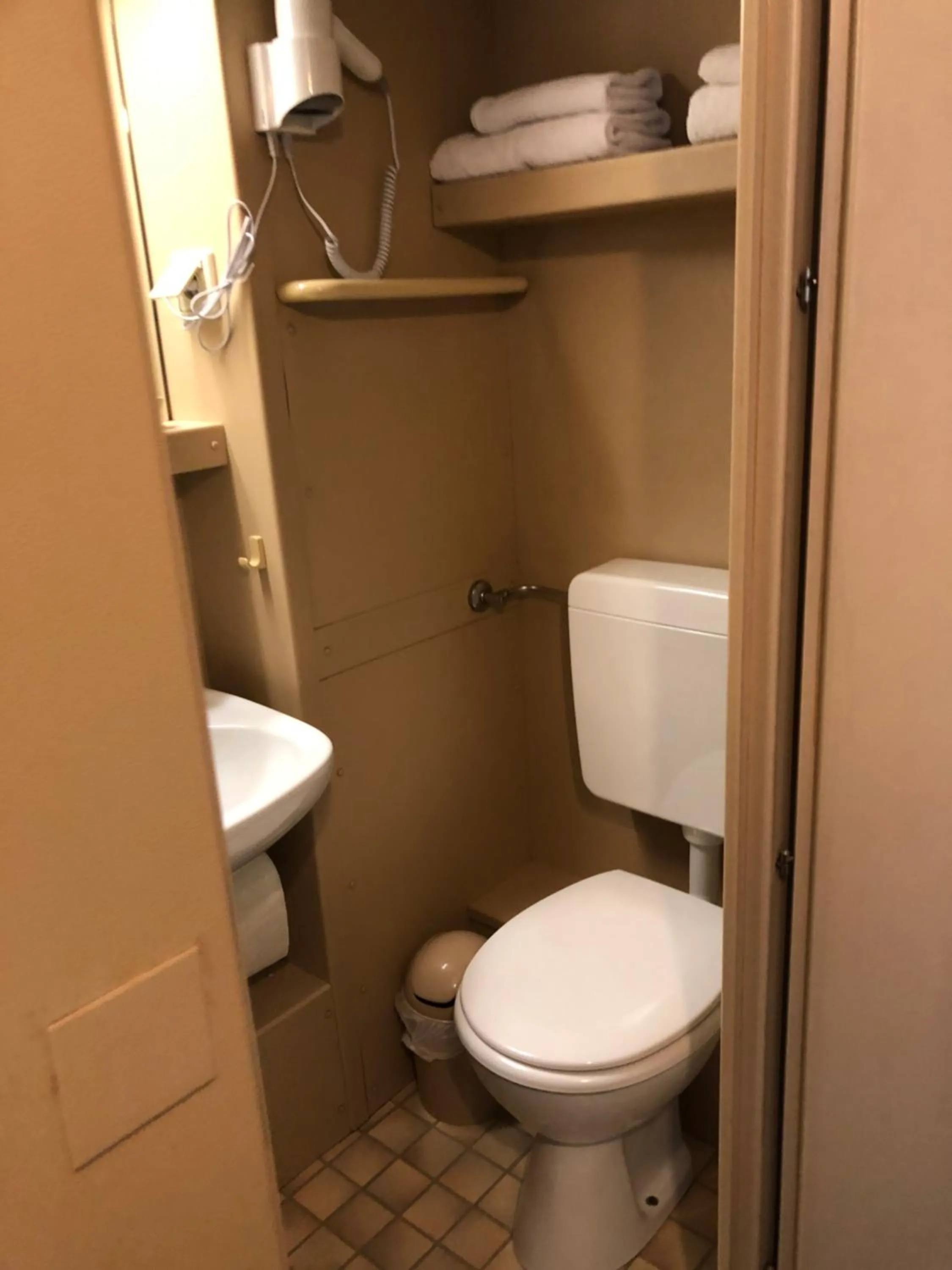 Bathroom in Burghotel Homberg