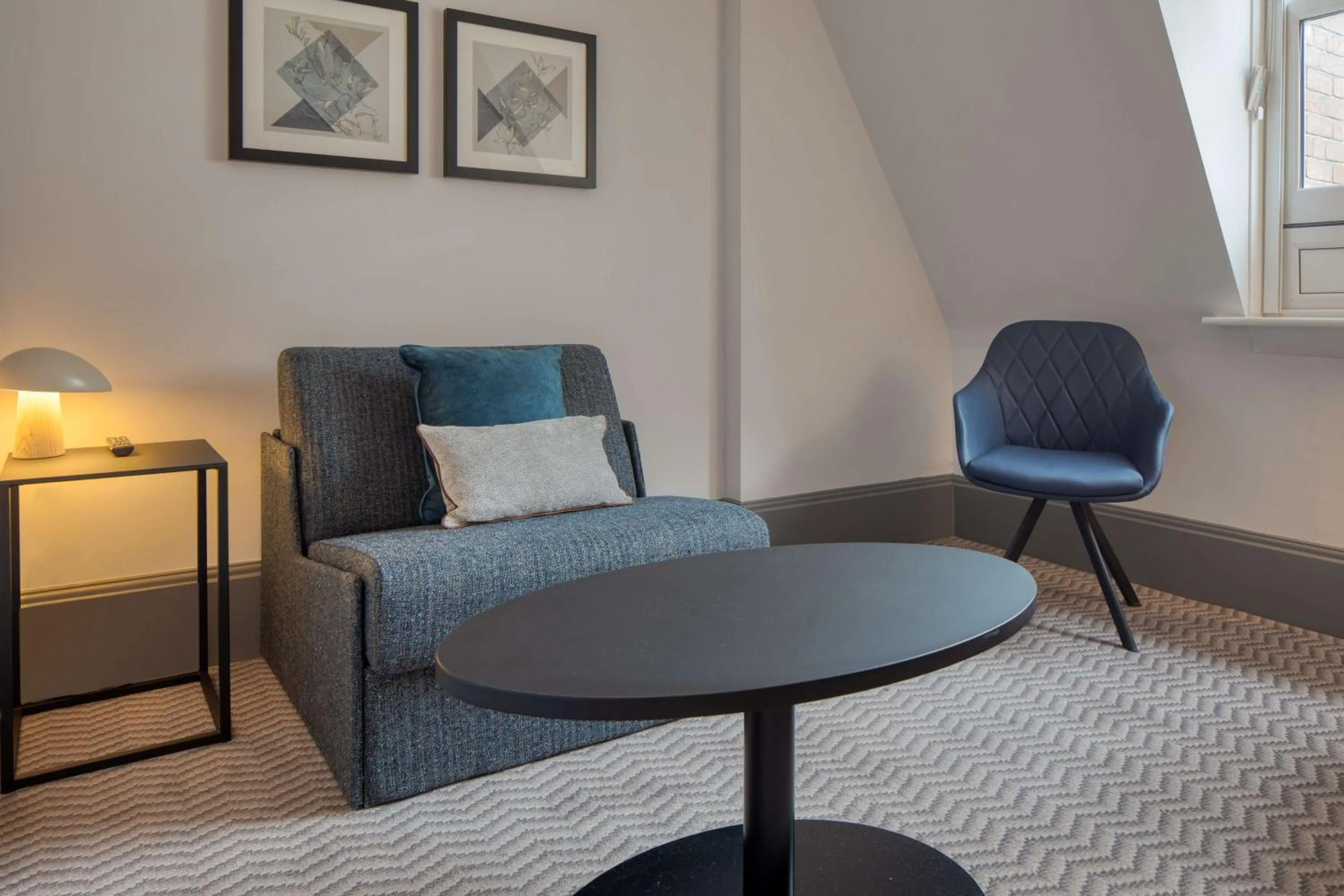 Living room in Hilton Nottingham Hotel