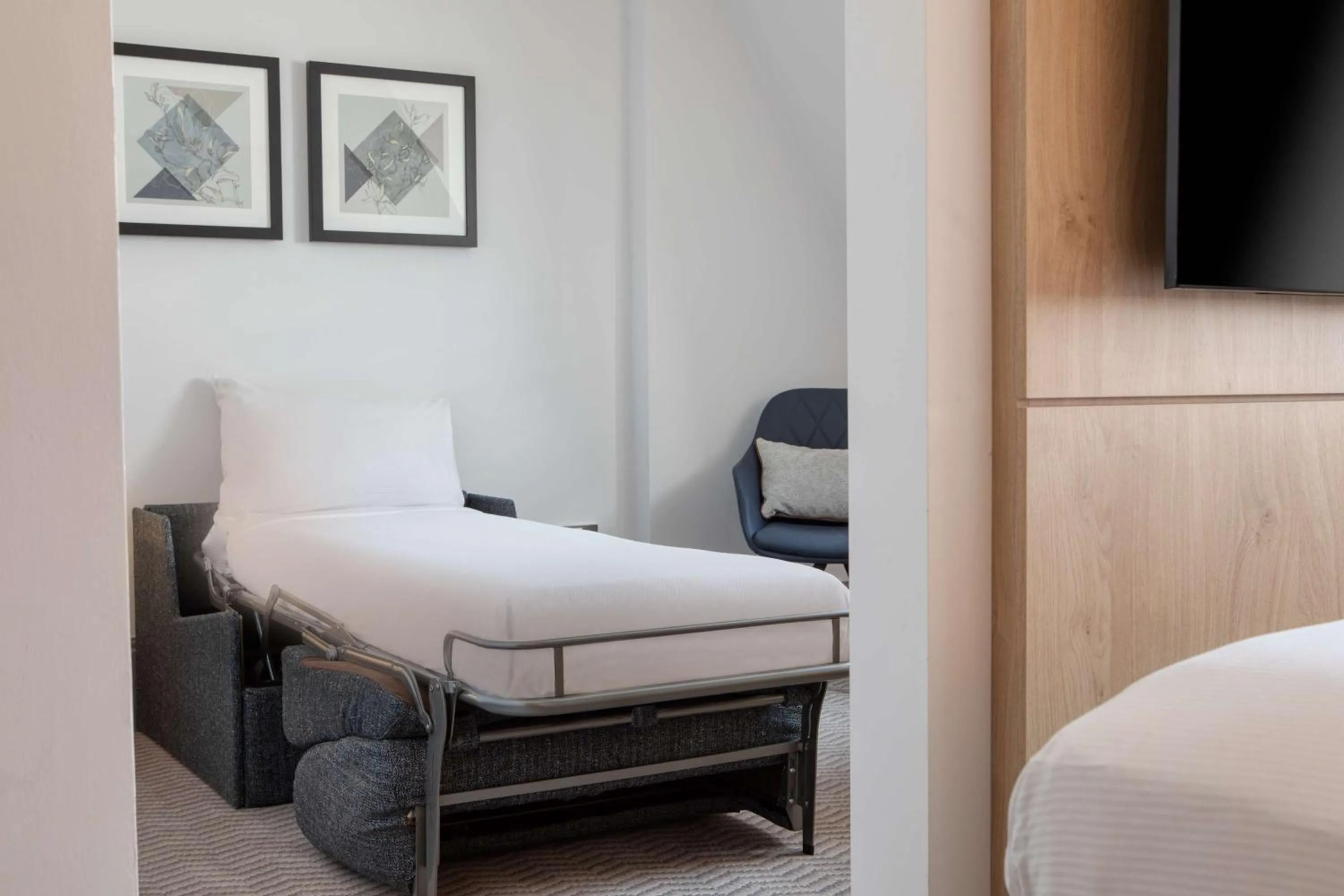 Living room, Bed in Hilton Nottingham Hotel