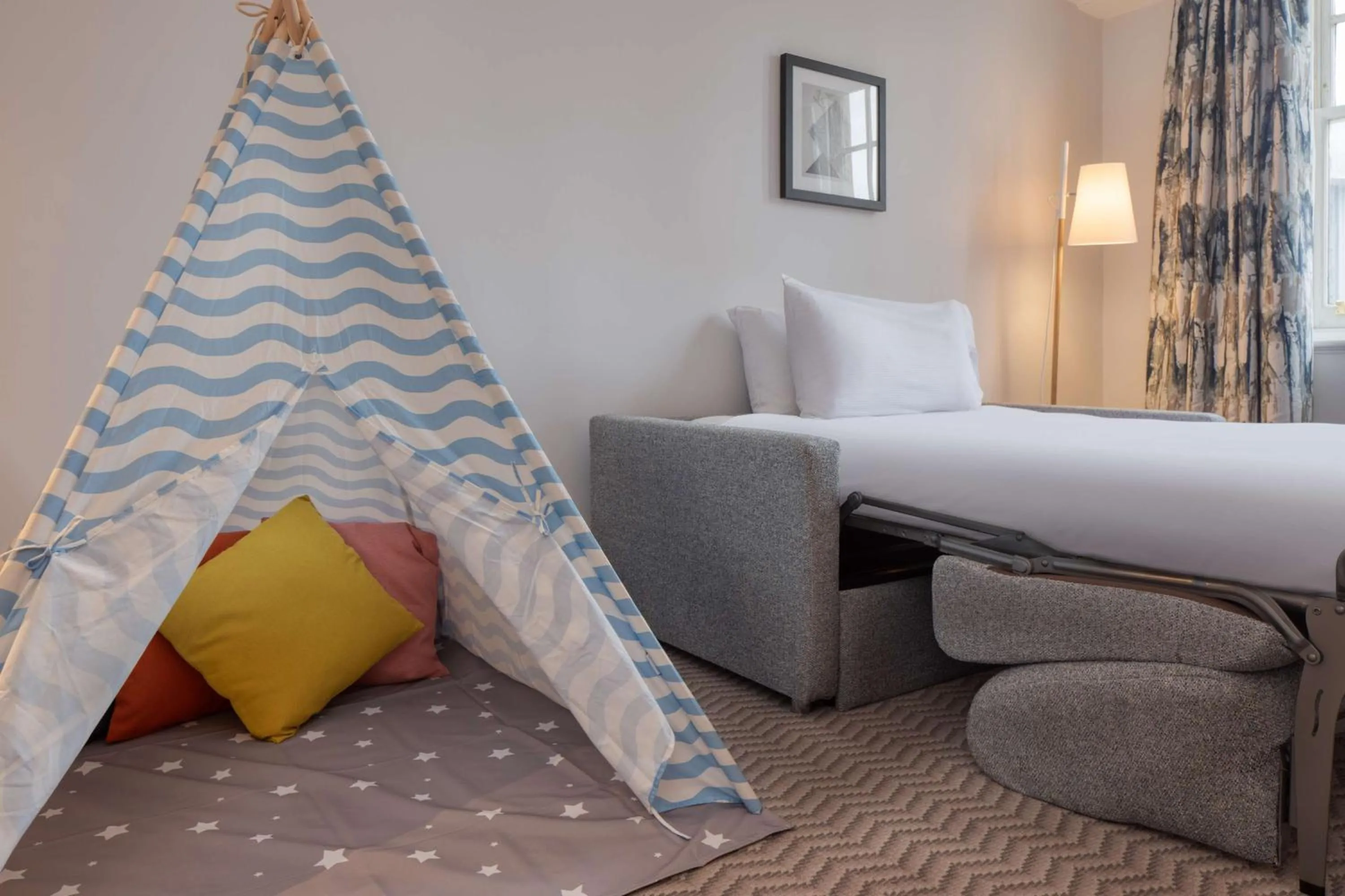 Living room, Bed in Hilton Nottingham Hotel