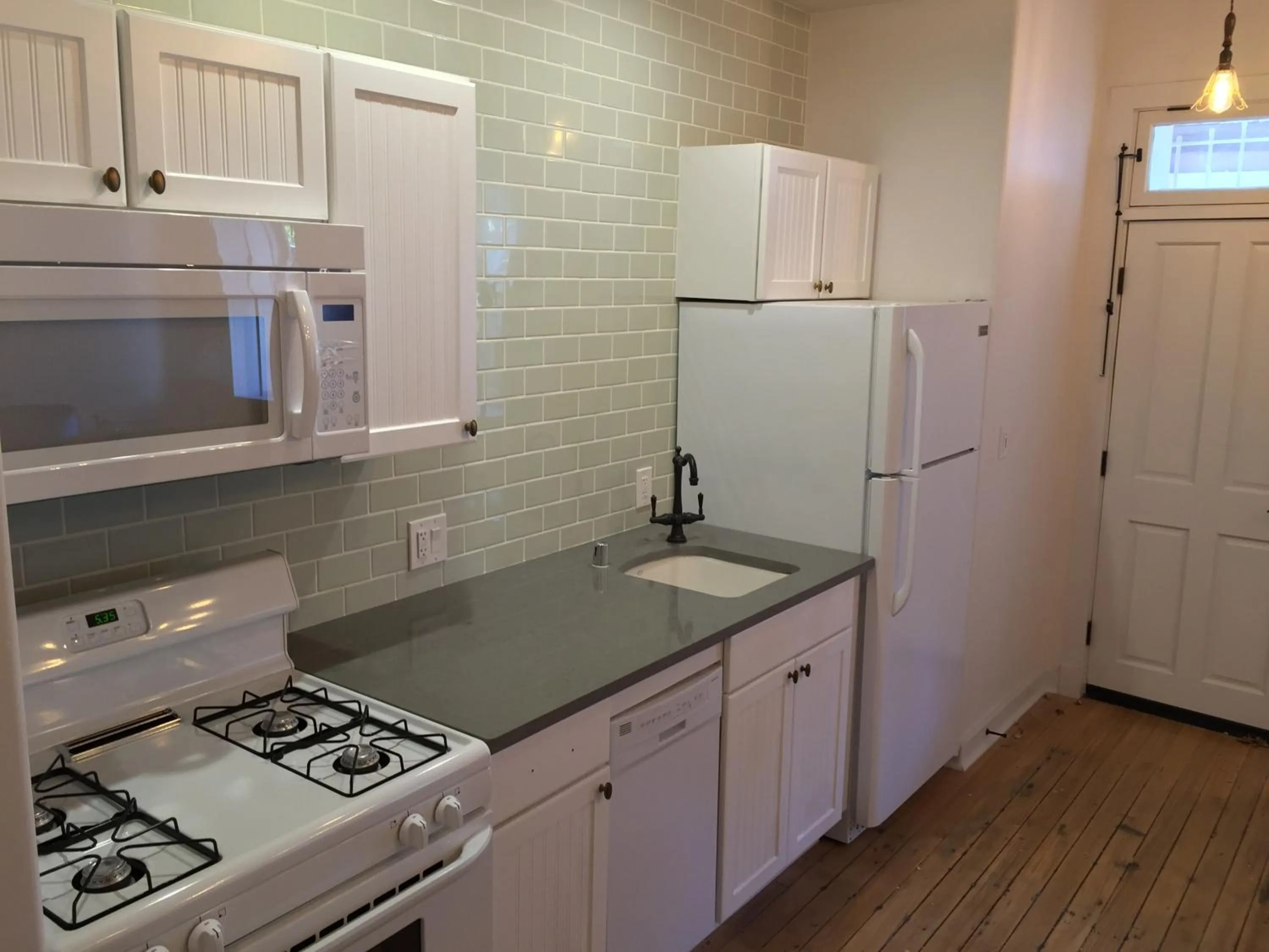 Kitchen or kitchenette in Painted Lady Bed & Brew