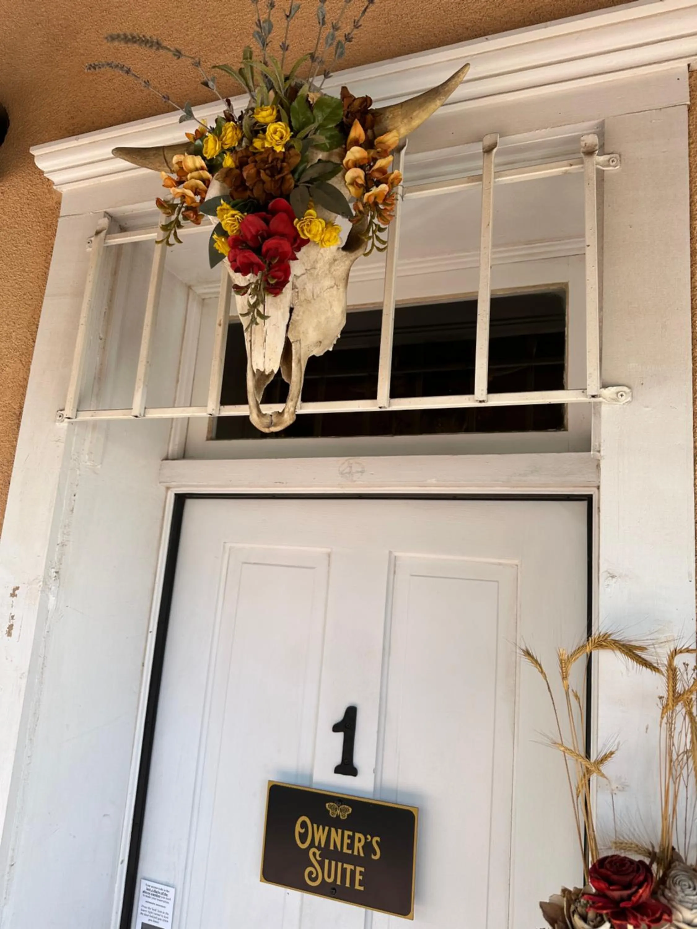 Decorative detail in Painted Lady Bed & Brew