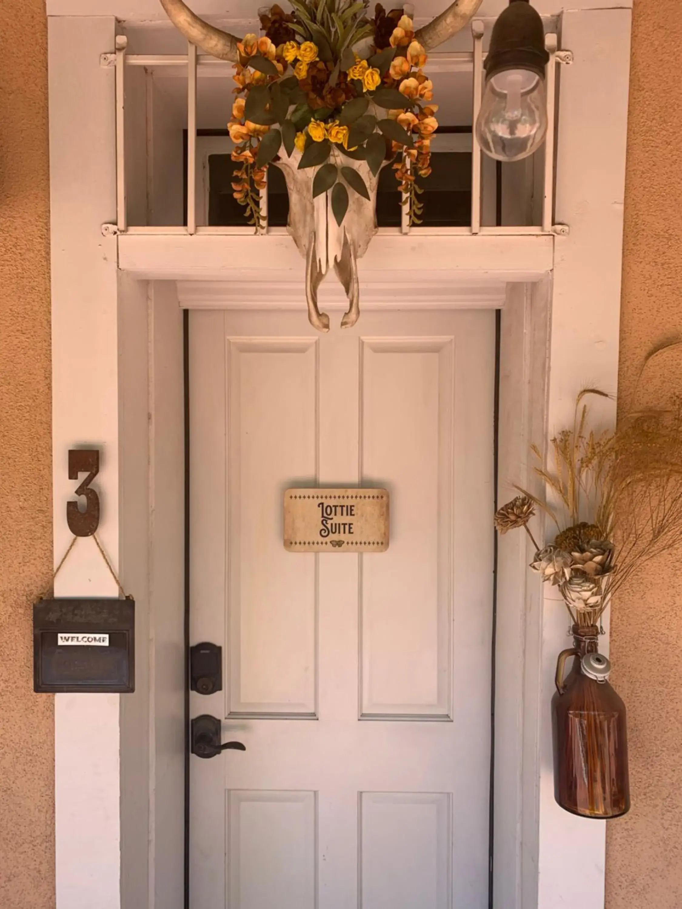 Facade/entrance in Painted Lady Bed & Brew Facade/entrance in Painted Lady Bed & Brew