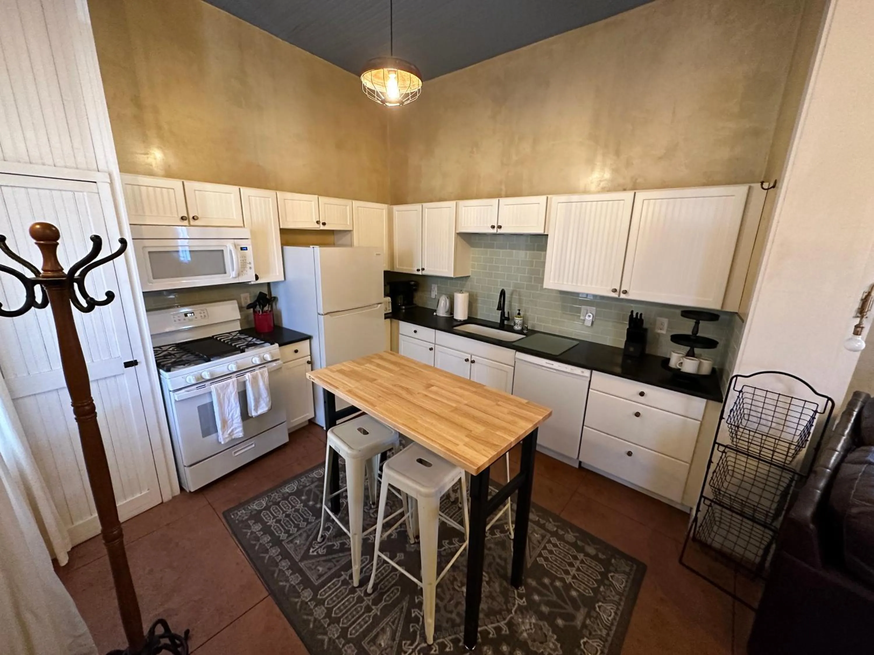 Kitchen or kitchenette in Painted Lady Bed & Brew