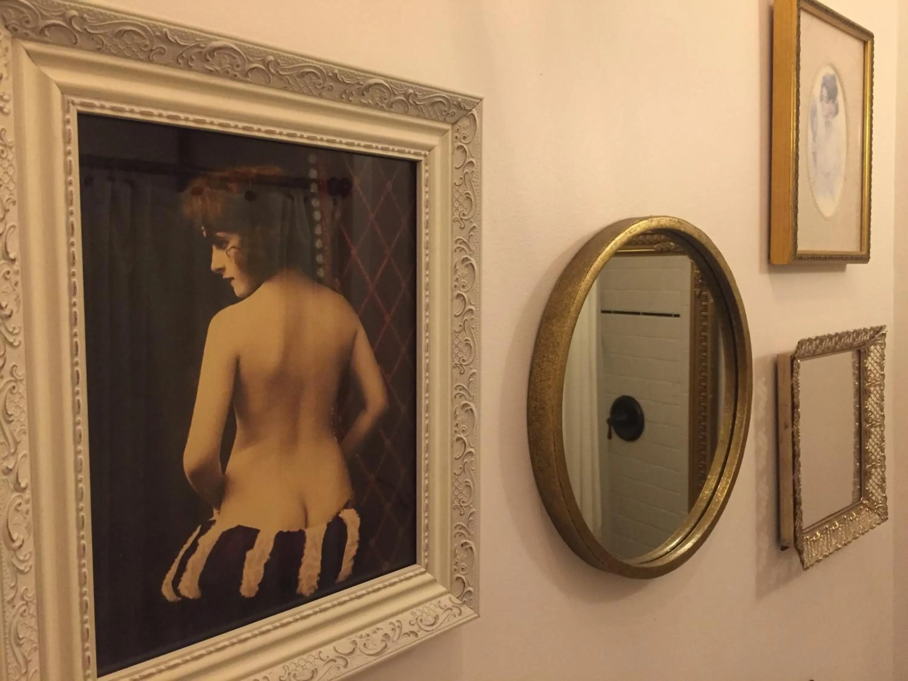 Decorative detail in Painted Lady Bed & Brew