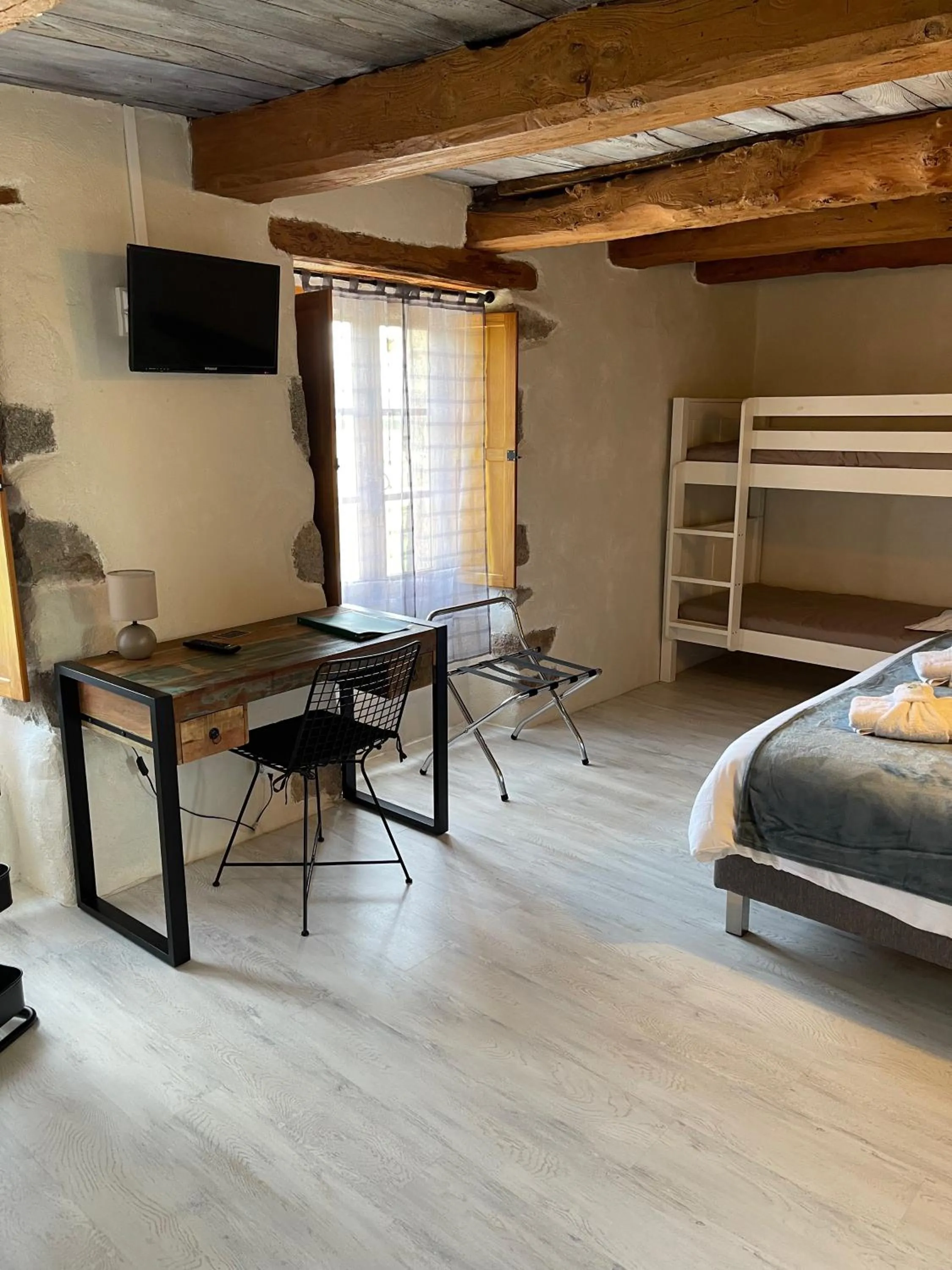 Living room, Bed in Le Haut Pont de la Baie