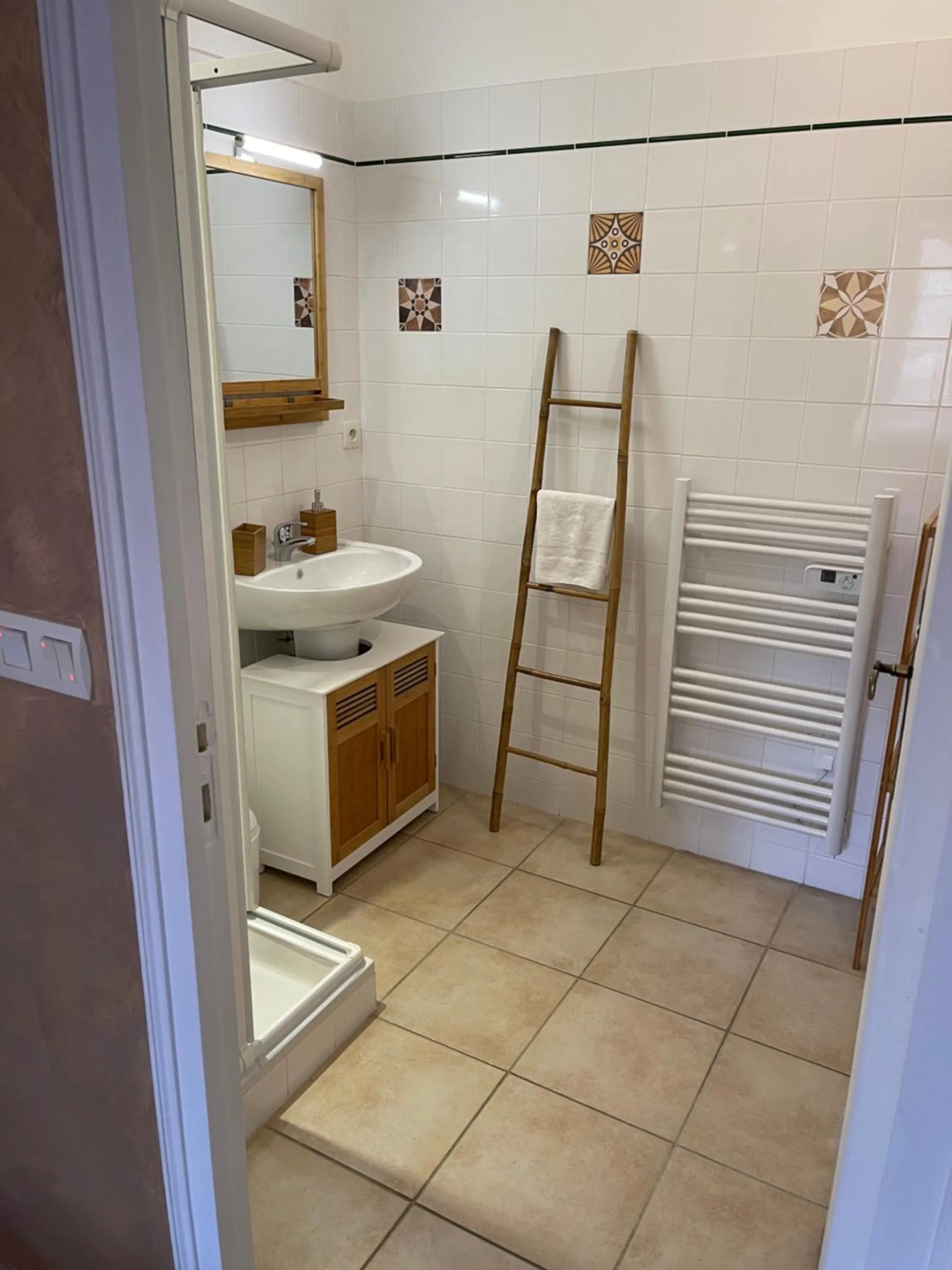 Shower in Le Haut Pont de la Baie