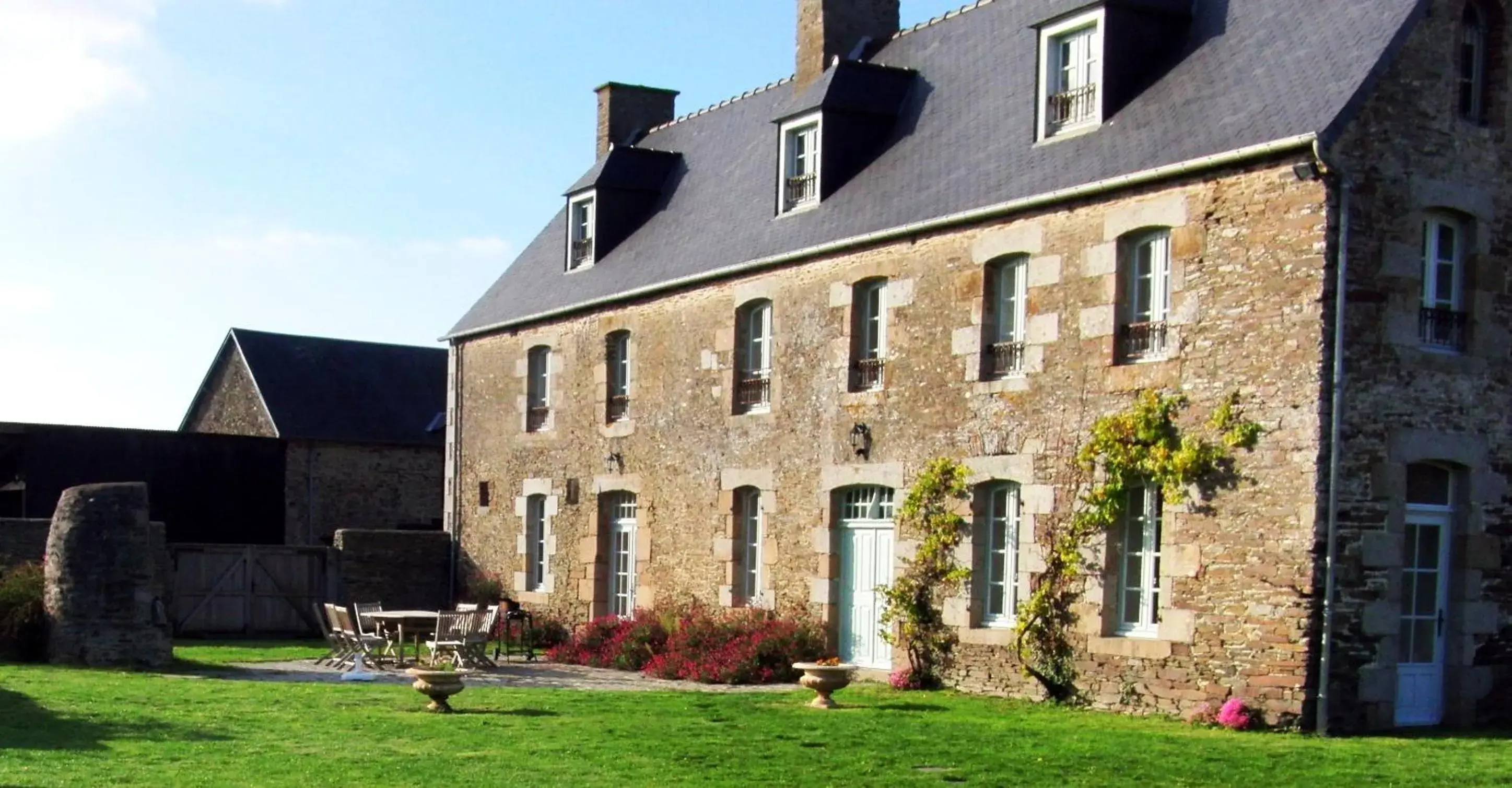 La Vieille Foulonnière : Chambres d'hôtes & Permaculture La Vieille Foulonnière : Chambres d'hôtes & Permaculture
