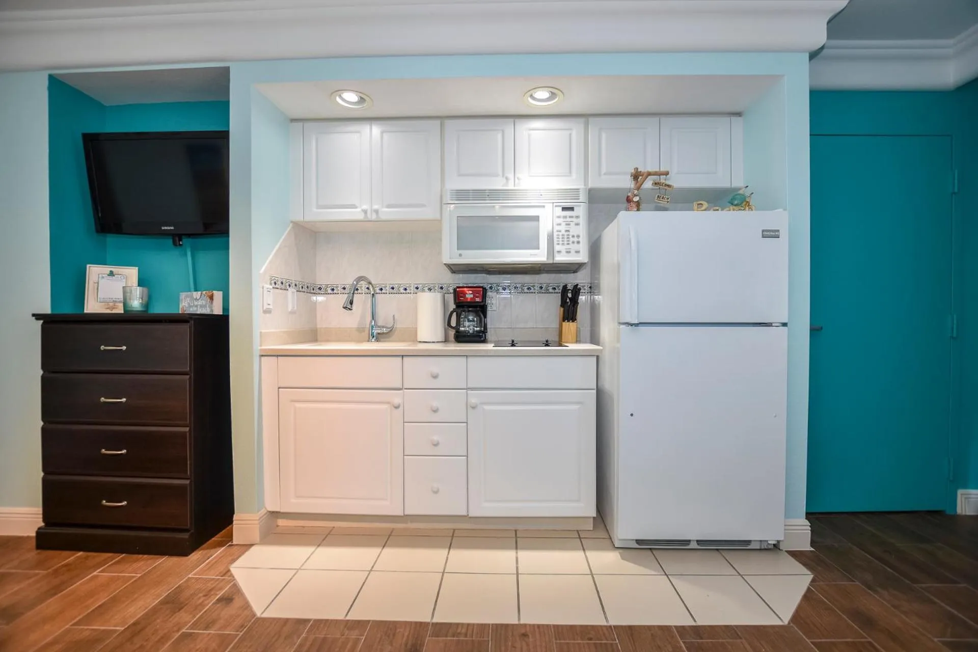 Kitchen or kitchenette in Ocean view studio condo.