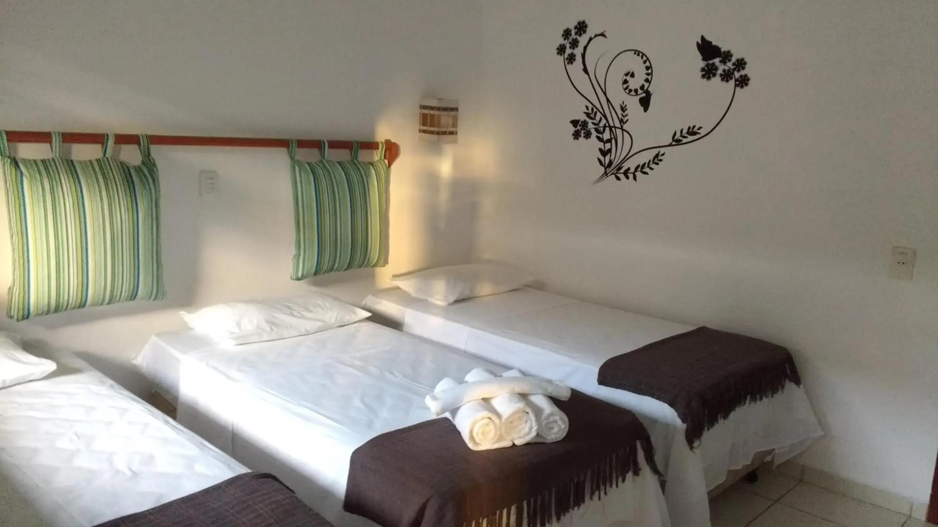 Comfort Triple Room in Pousada Manhã Dourada Comfort Triple Room in Pousada Manhã Dourada