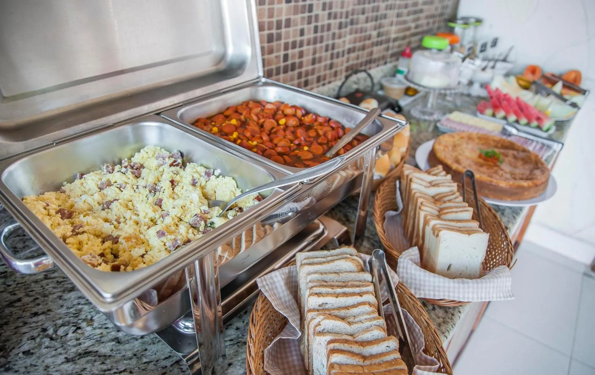 Buffet breakfast in Pousada Manhã Dourada