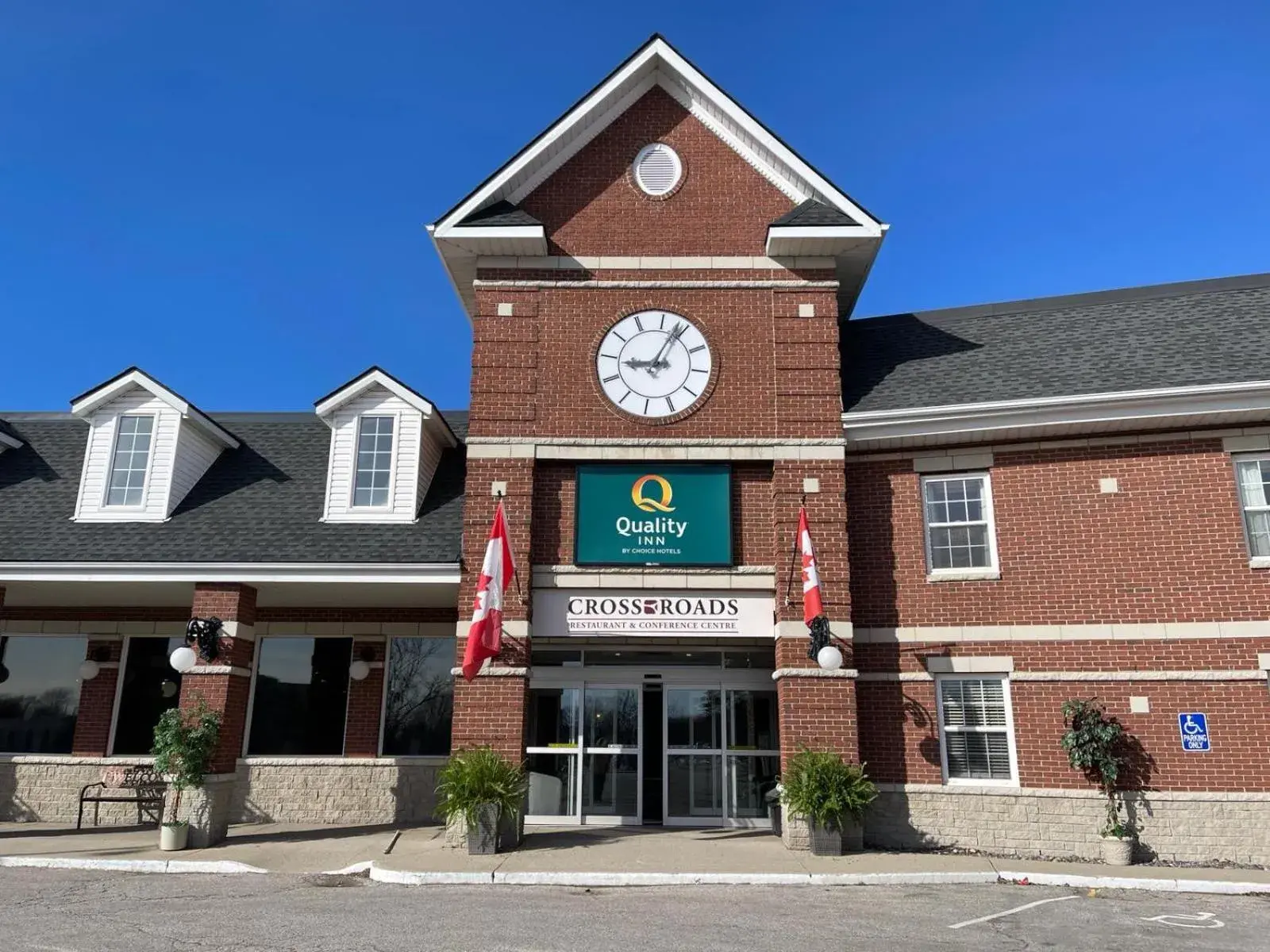 Property building in Quality Inn Property building in Quality Inn