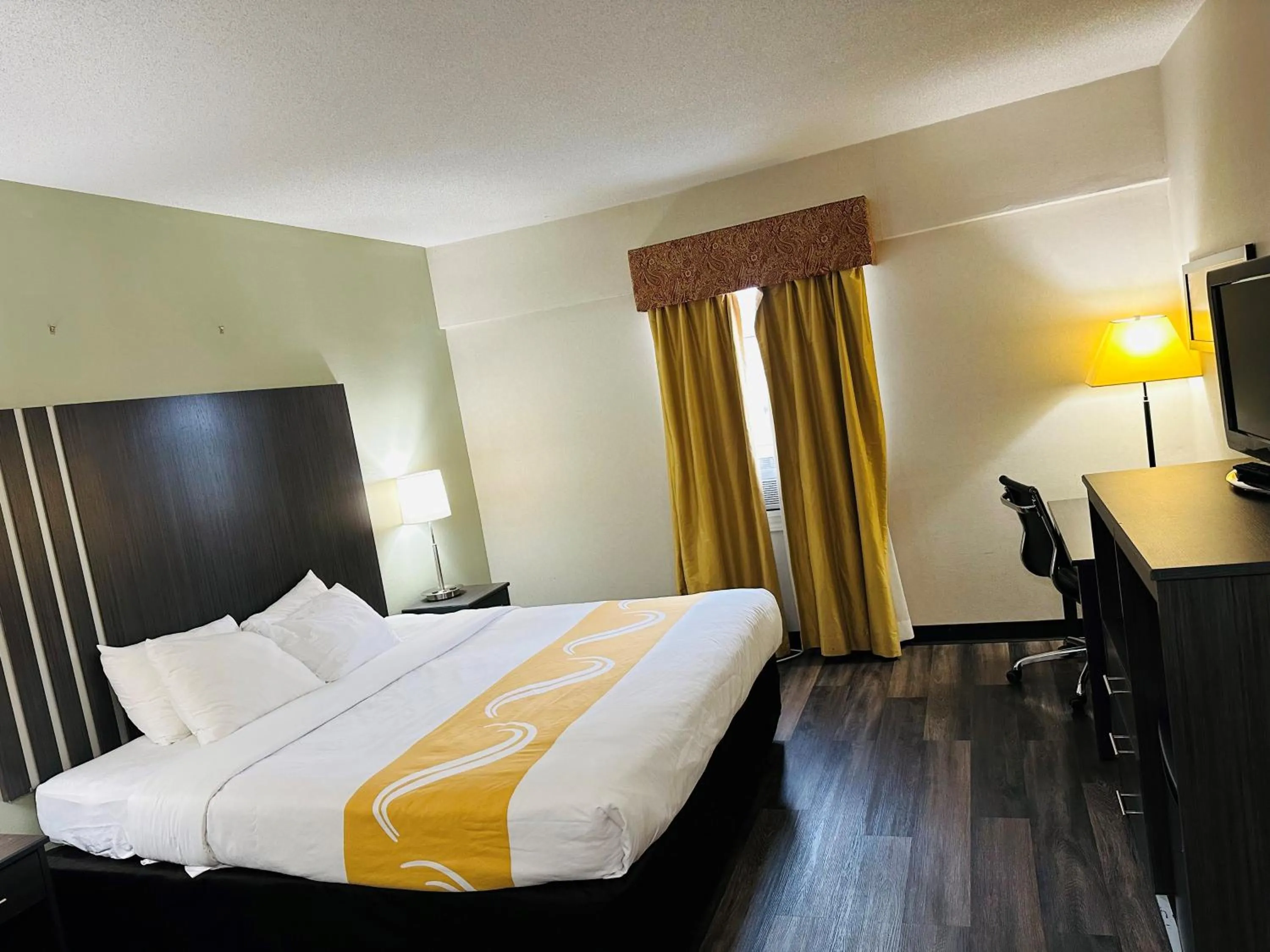 Photo of the whole room, Bed in Quality Inn