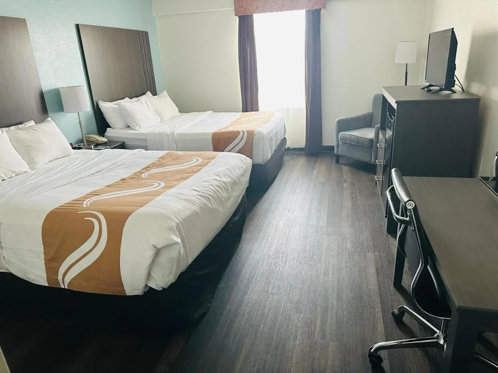 Photo of the whole room, Bed in Quality Inn Photo of the whole room, Bed in Quality Inn