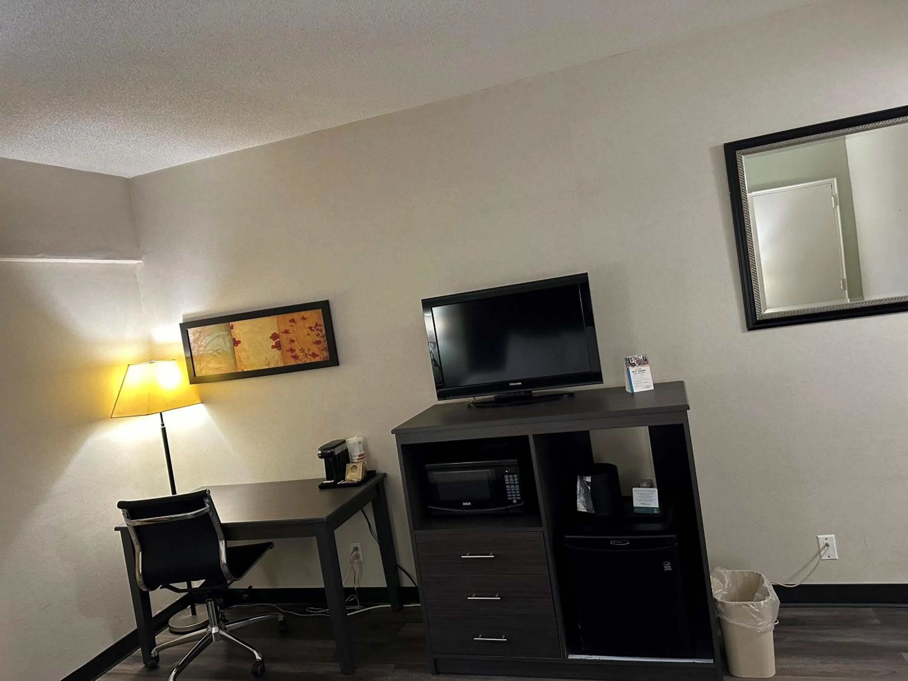 Photo of the whole room in Quality Inn