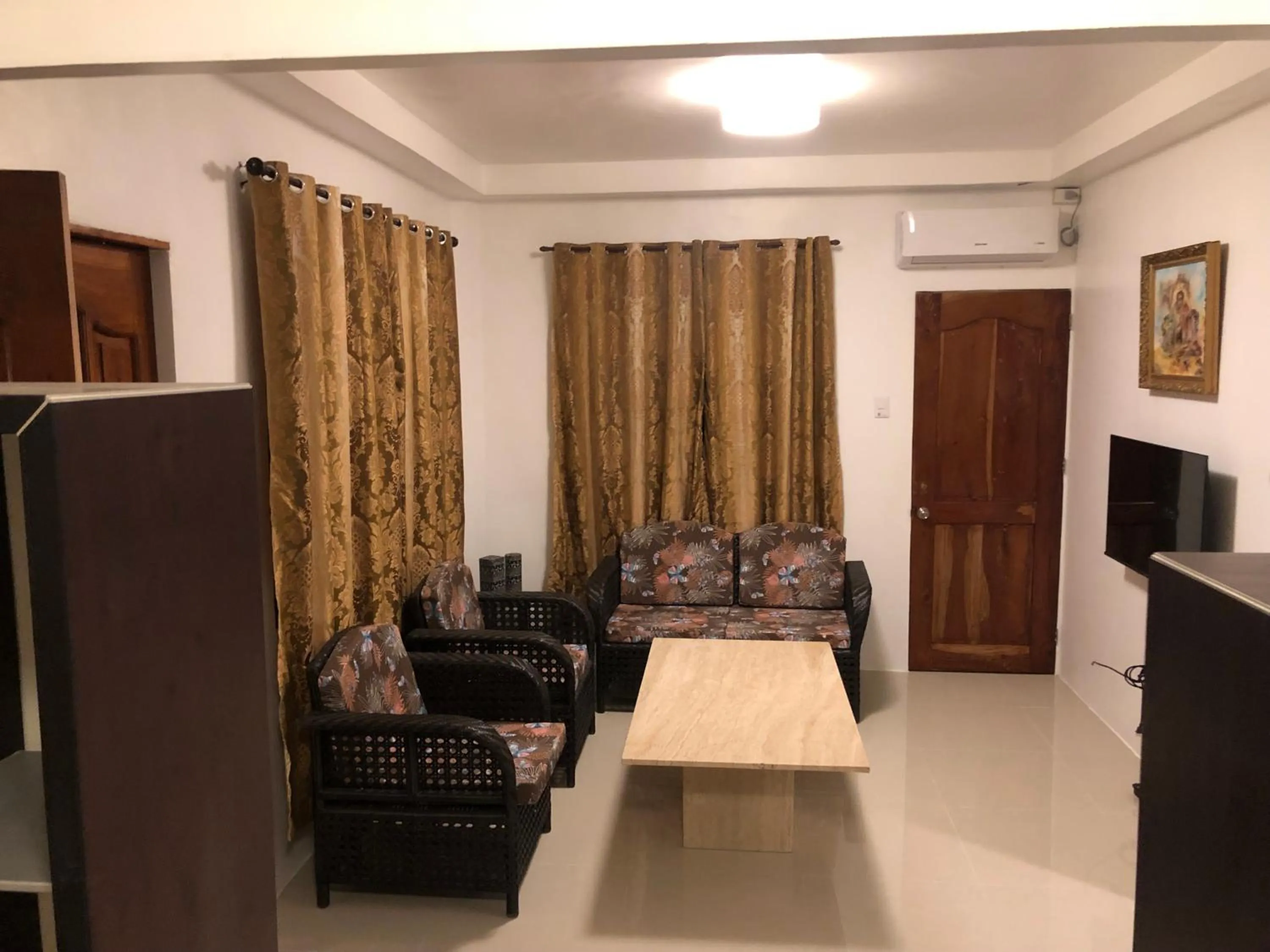 TV and multimedia in Cuestas Beach Resort and Restaurant