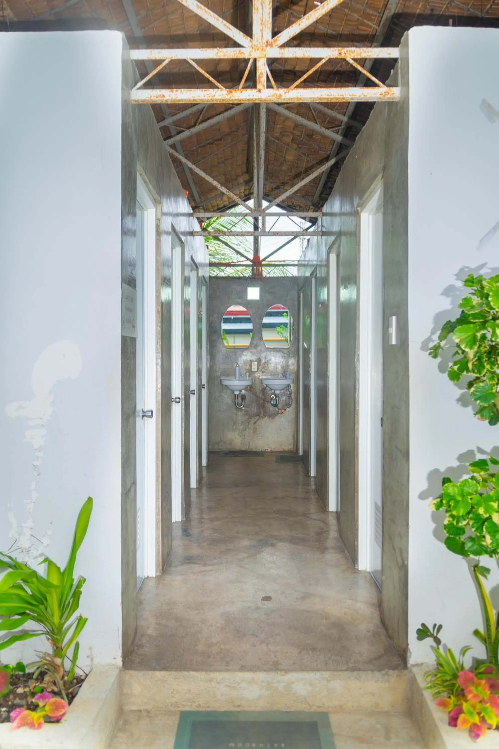 Shower in Ananas Guesthouse