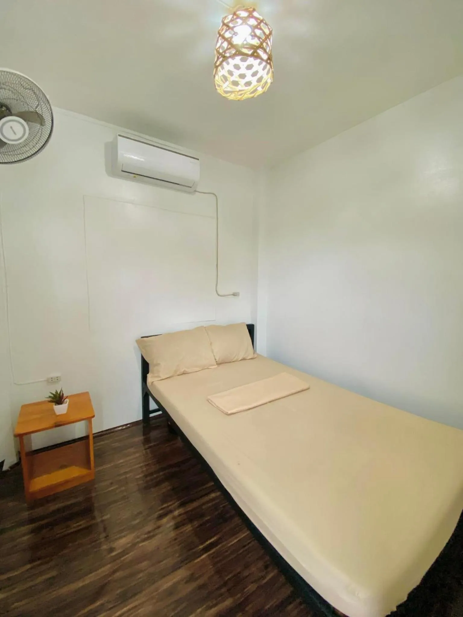 Budget Double Room in Ananas Guesthouse