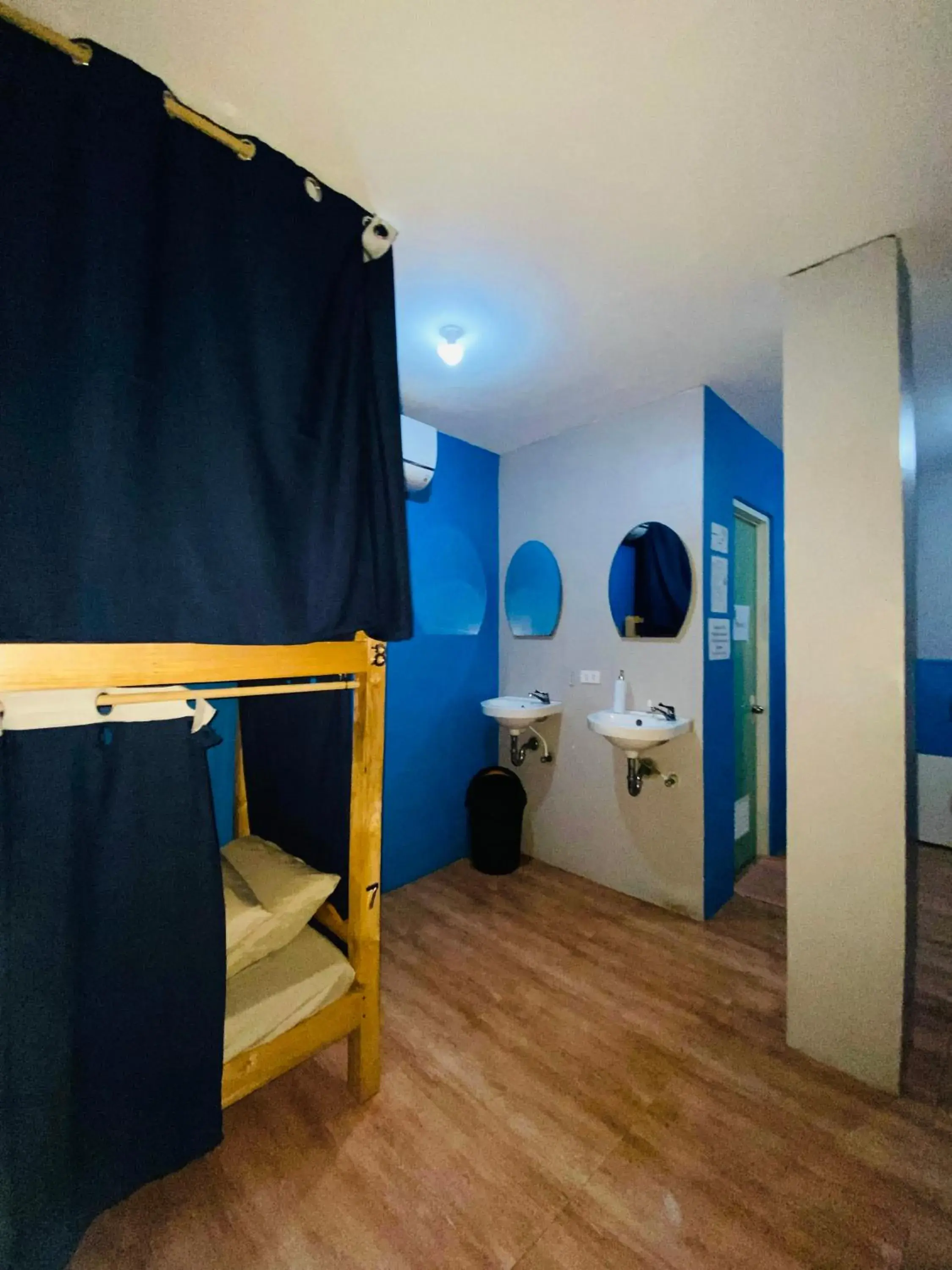 Bed in 8-Bed Mixed Dormitory Room in Ananas Guesthouse Bed in 8-Bed Mixed Dormitory Room in Ananas Guesthouse