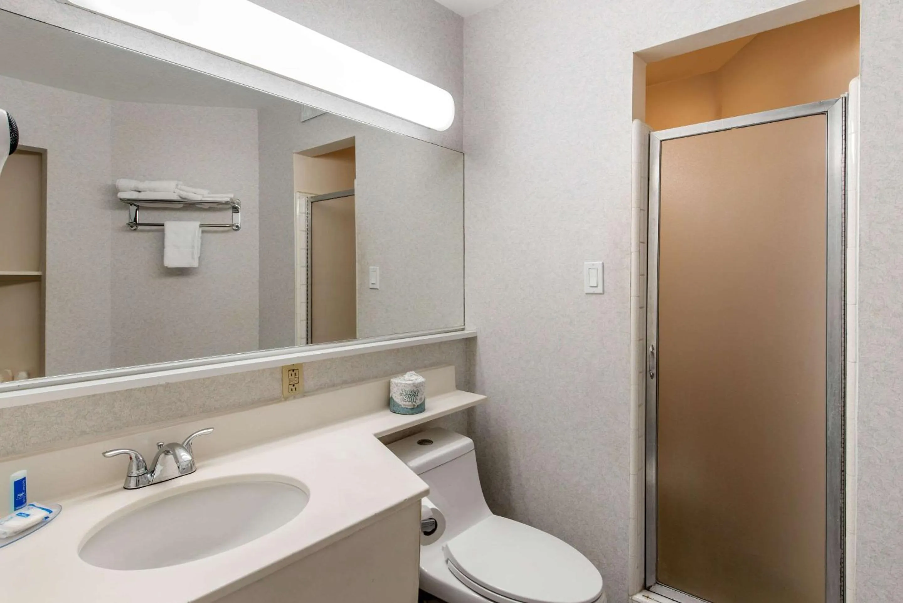 Photo of the whole room in Abode