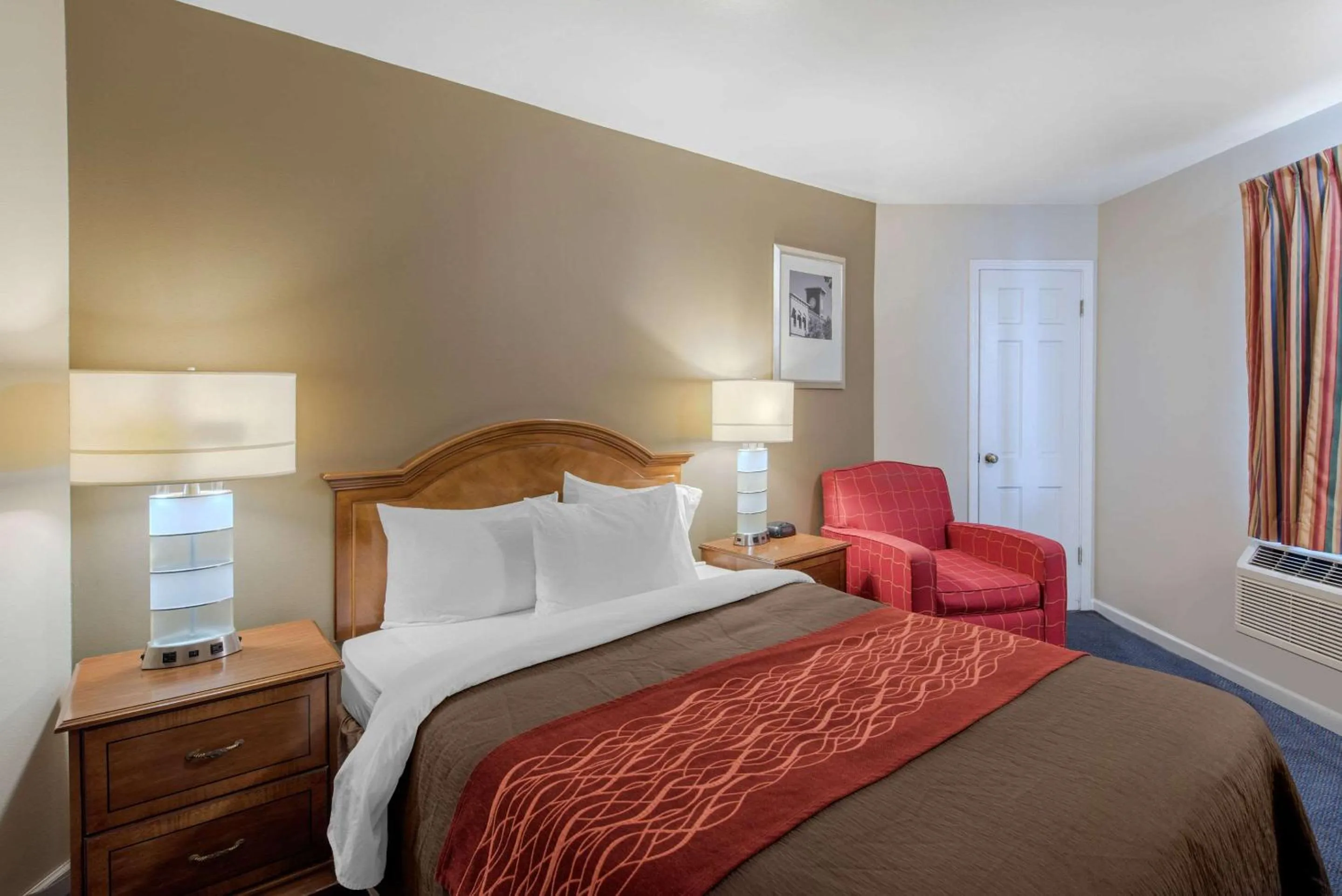 Photo of the whole room in Abode