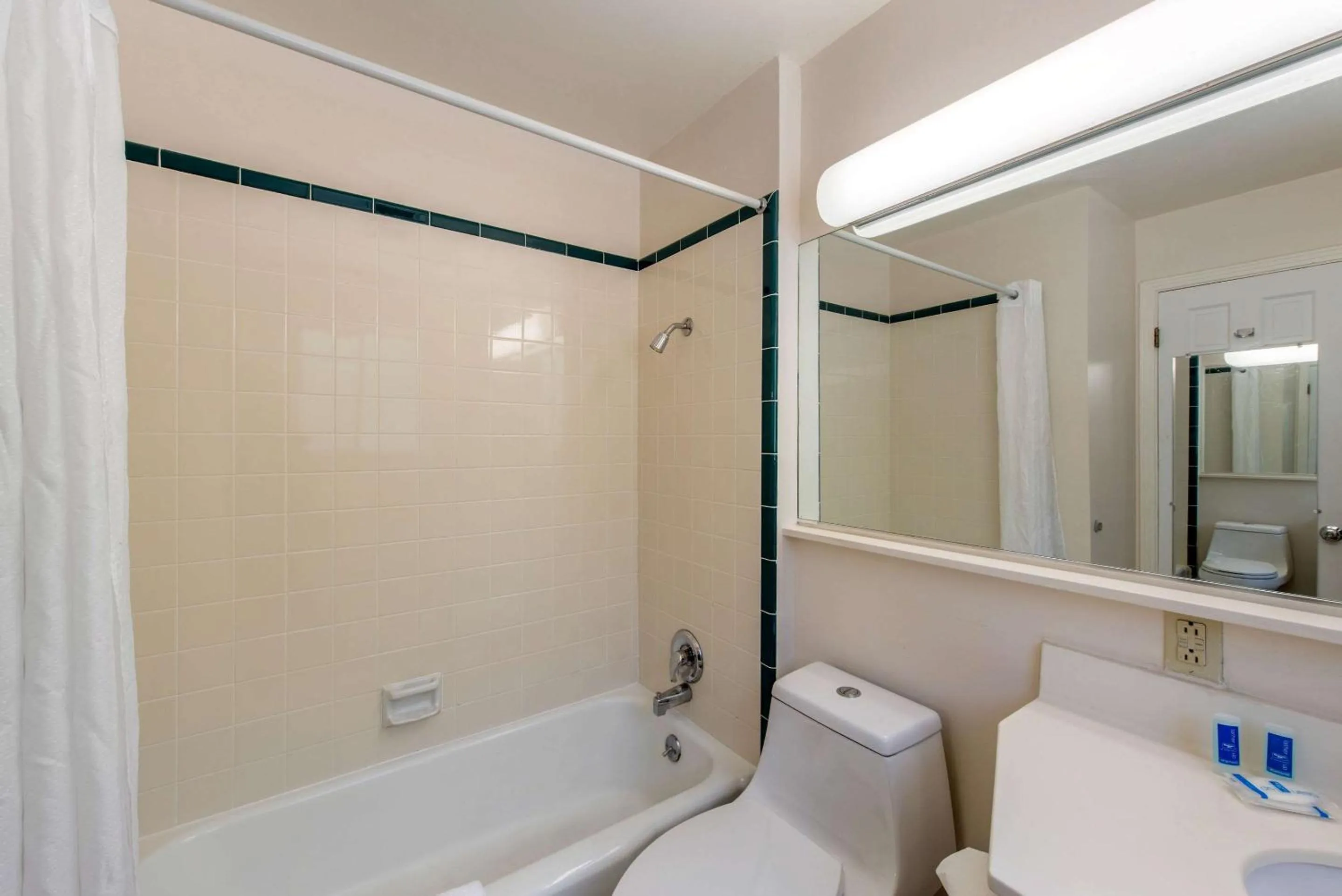 Photo of the whole room in Abode