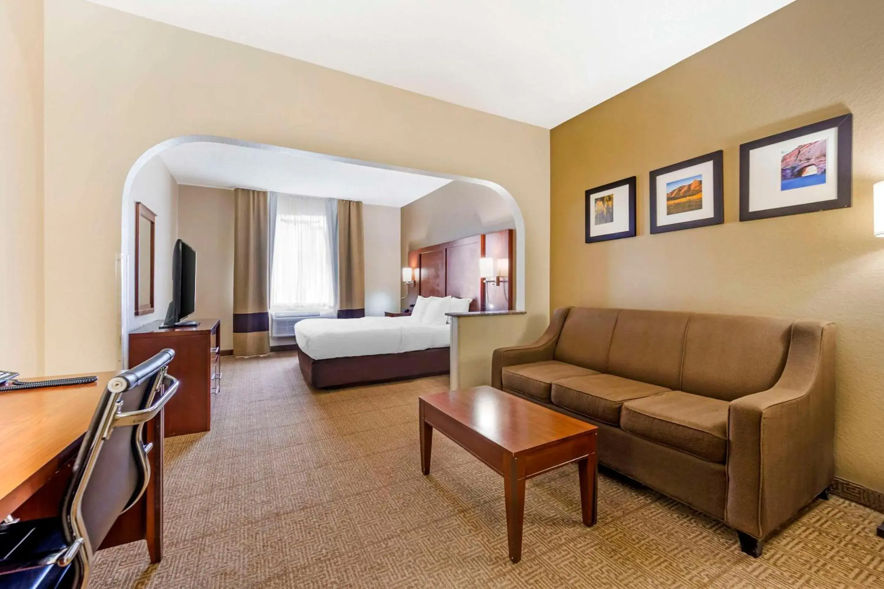 Bedroom, Bed in Comfort Suites Castle Rock - Denver South Bedroom, Bed in Comfort Suites Castle Rock - Denver South