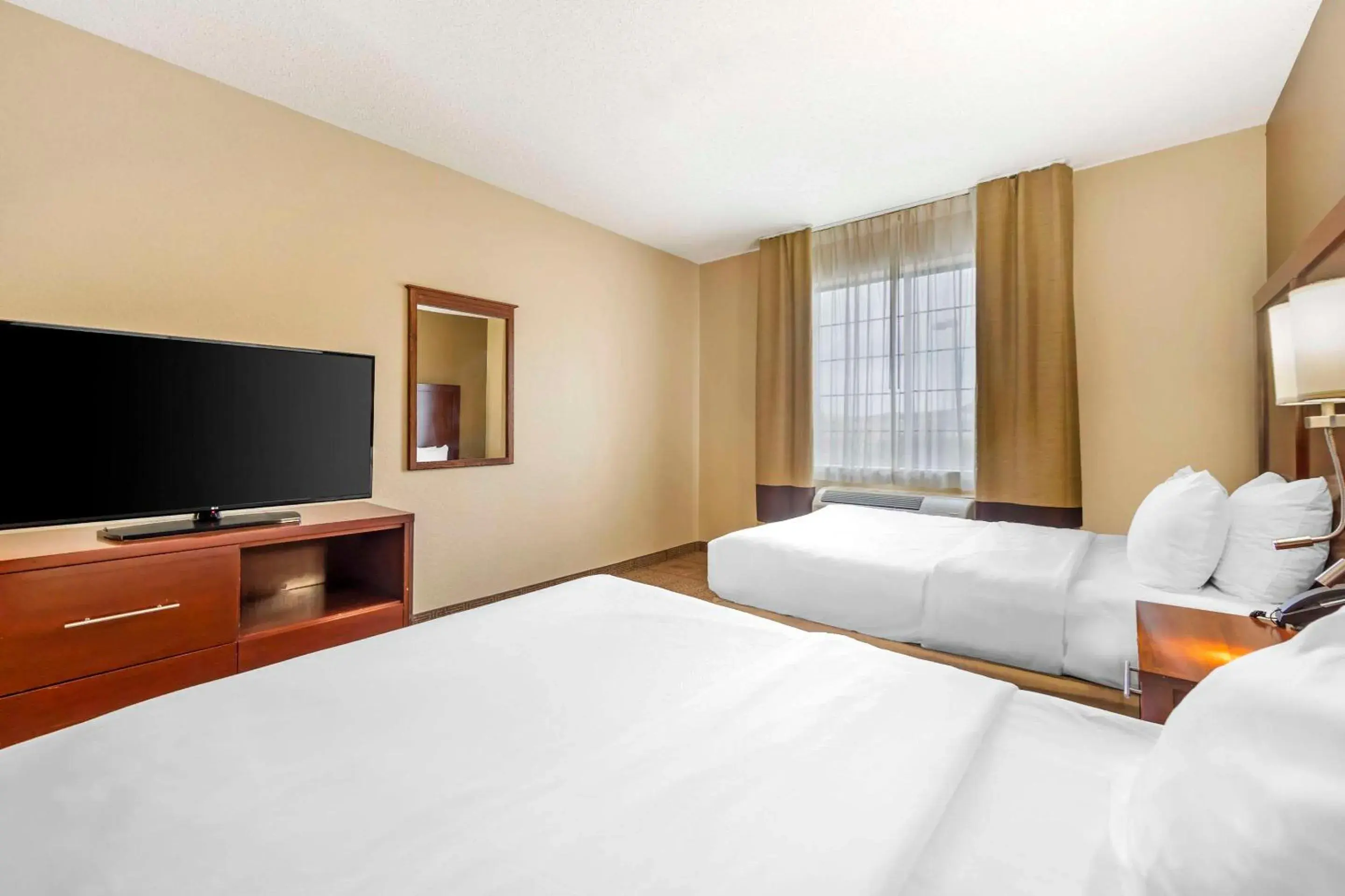 Queen Suite with Two Queen Beds - Non-Smoking in Comfort Suites Queen Suite with Two Queen Beds - Non-Smoking in Comfort Suites