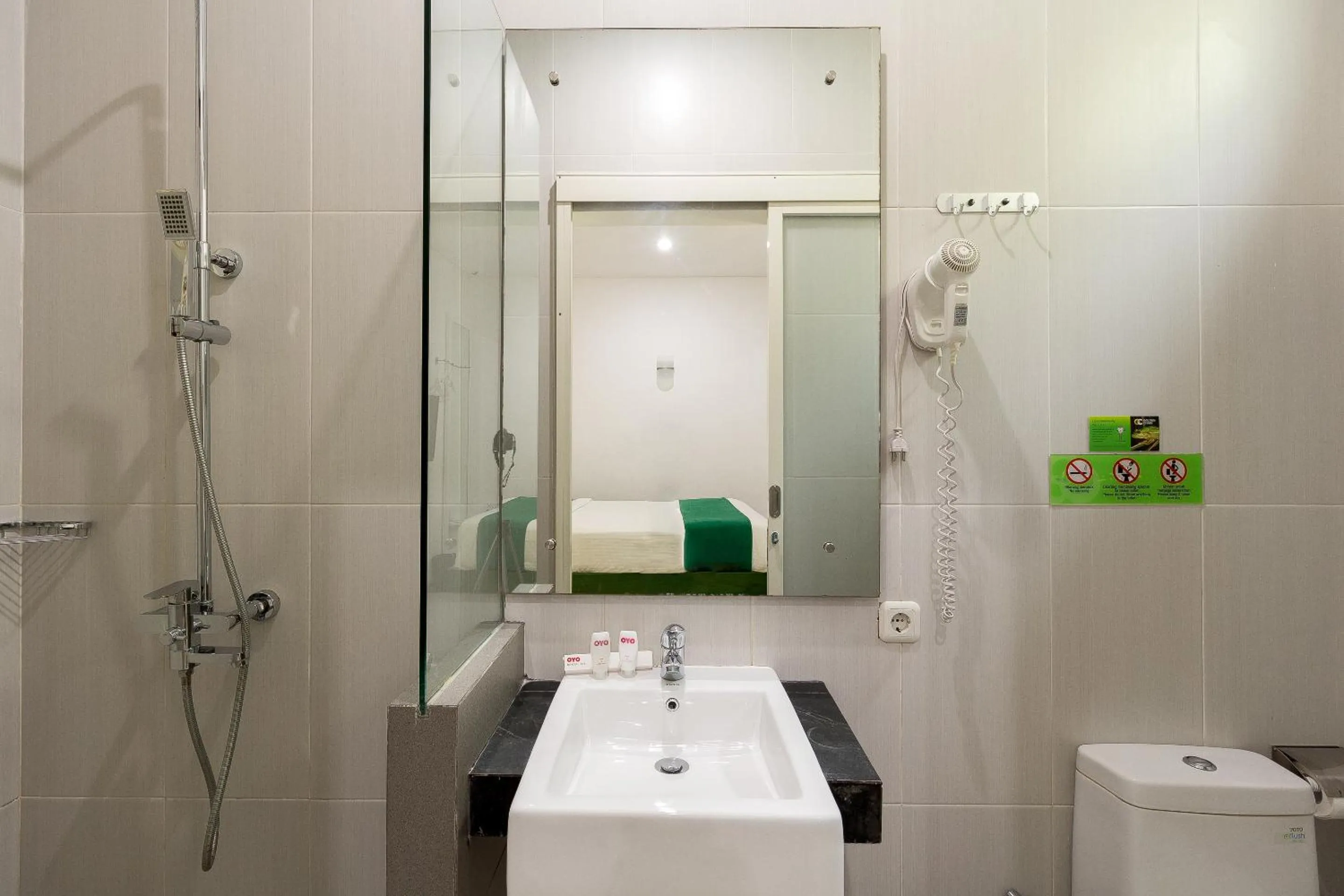 Toilet in Ara Inn Bed And Breakfast by ecommerceloka