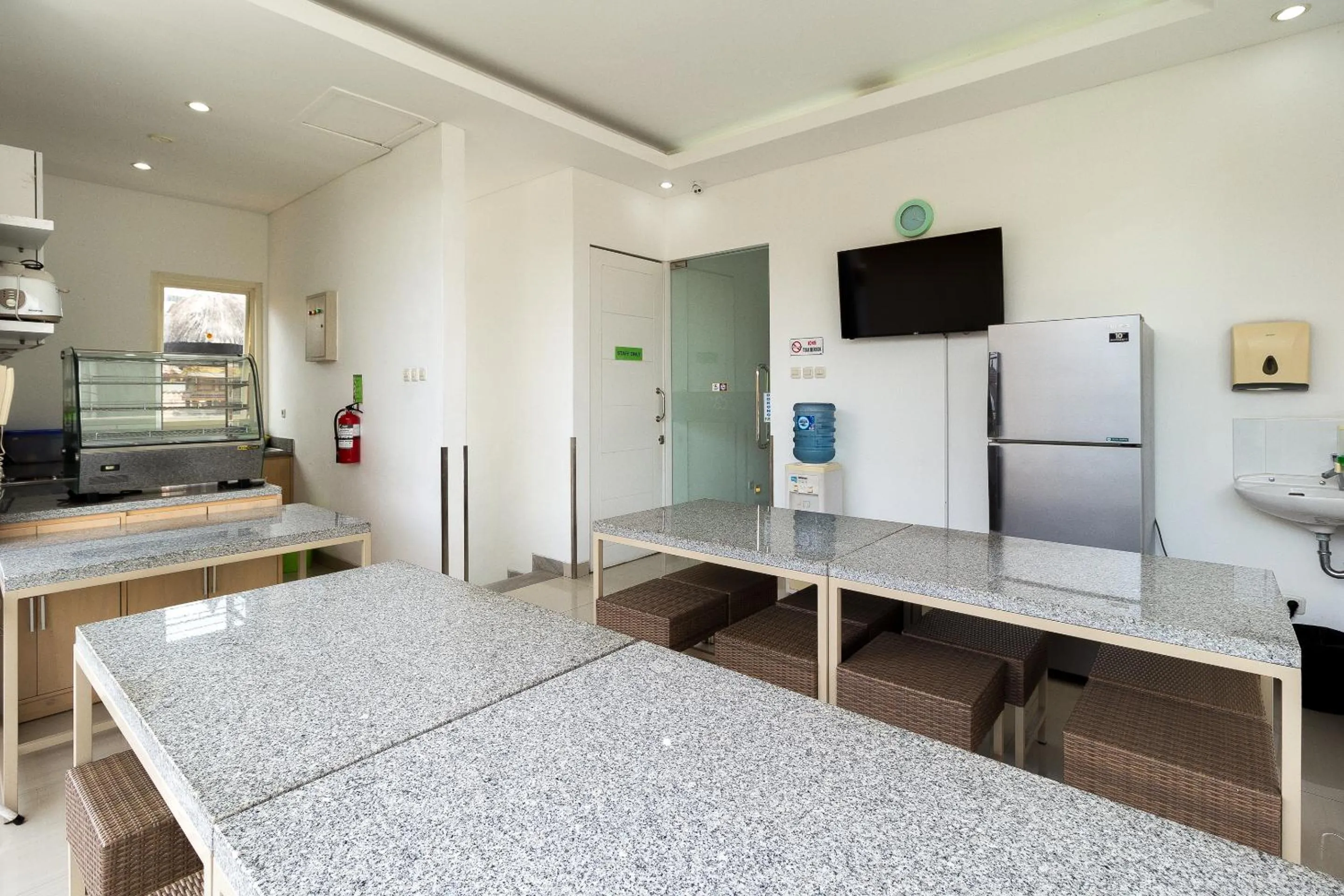 Communal lounge/ TV room in Ara Inn Bed And Breakfast by ecommerceloka