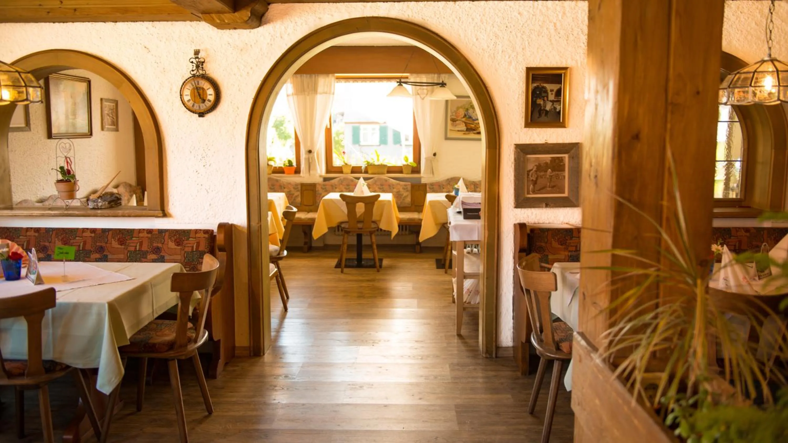 Restaurant/places to eat in Hotel Gasthof Rose