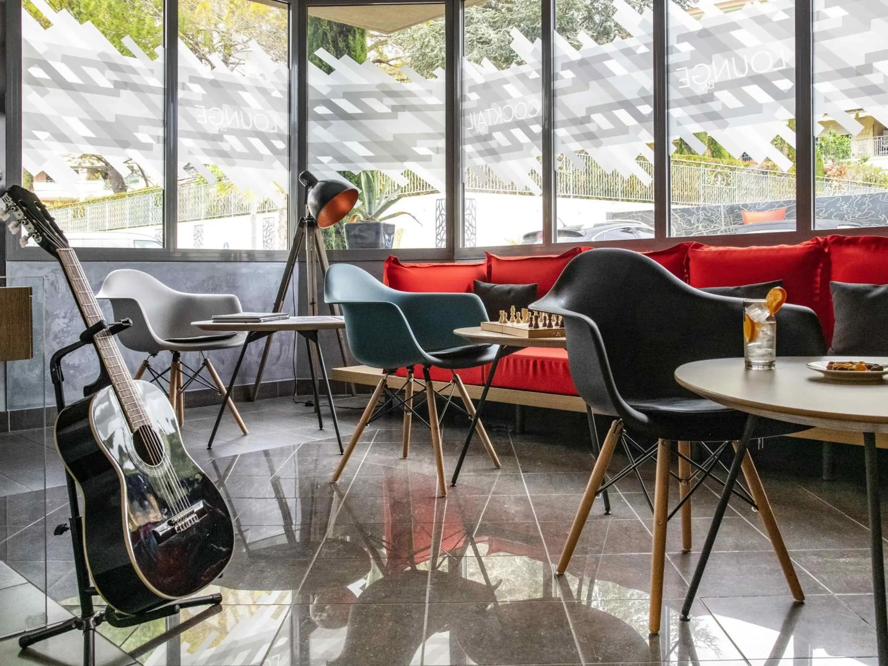 Property building in IBIS Cannes Mouans Sartoux Piscine parking gratuit Property building in IBIS Cannes Mouans Sartoux Piscine parking gratuit