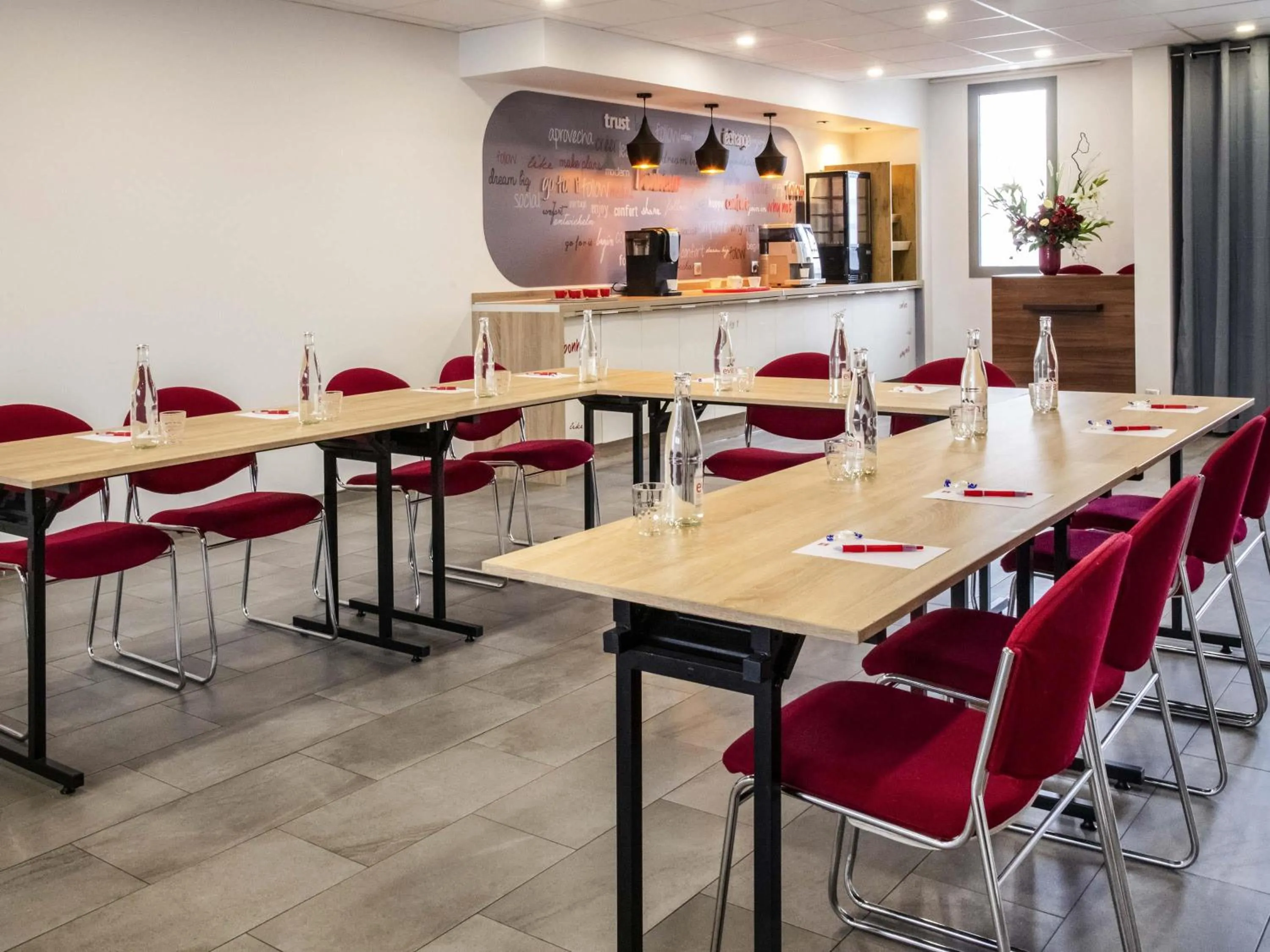 Meeting/conference room in IBIS Cannes Mouans Sartoux Piscine parking gratuit