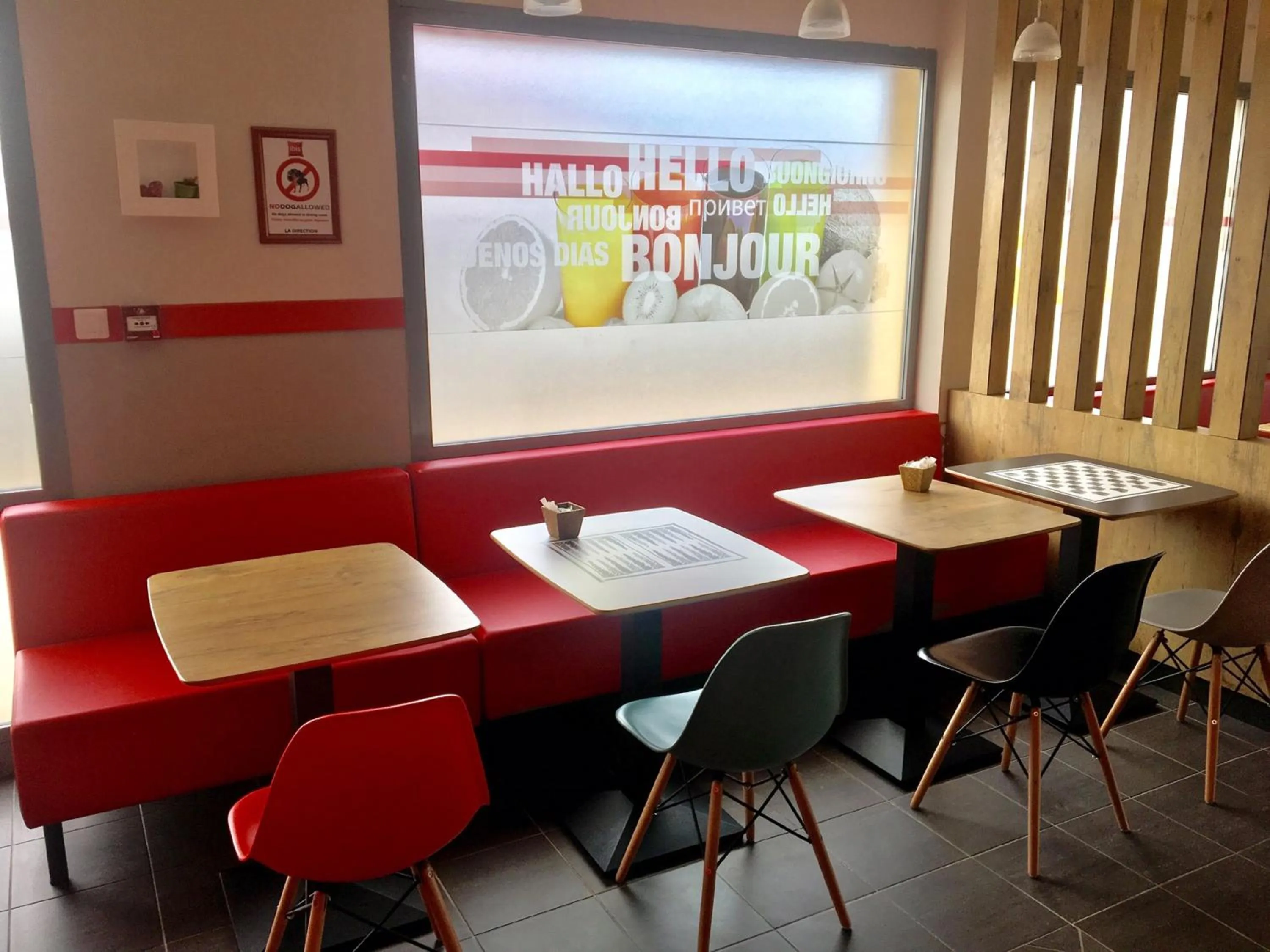 Restaurant/places to eat in IBIS Cannes Mouans Sartoux Piscine parking gratuit