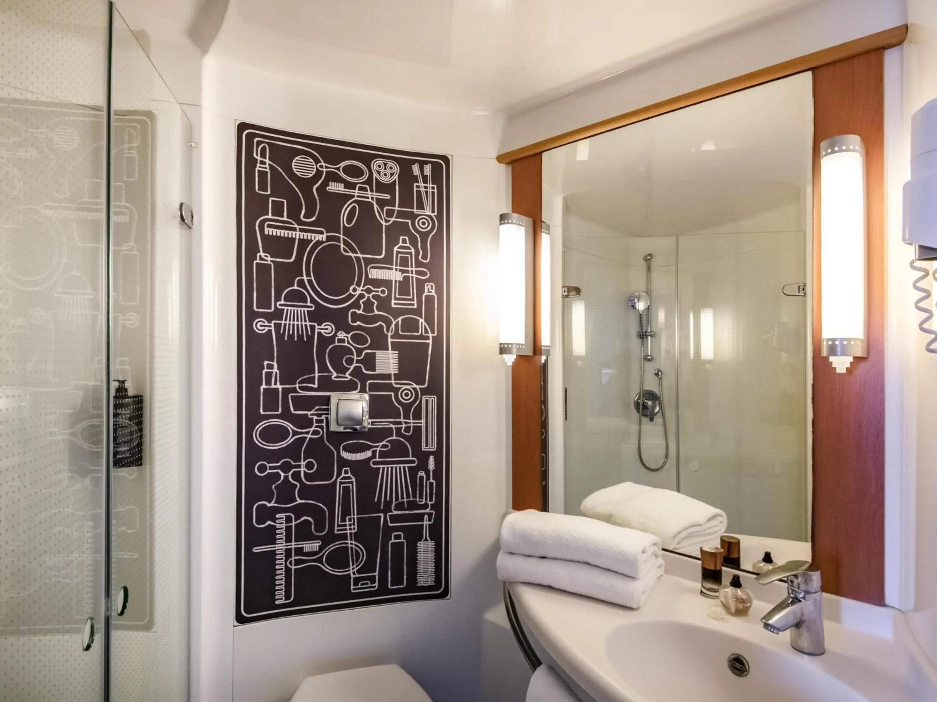 Standard Twin Room in IBIS Cannes Mouans Sartoux Piscine parking gratuit Standard Twin Room in IBIS Cannes Mouans Sartoux Piscine parking gratuit