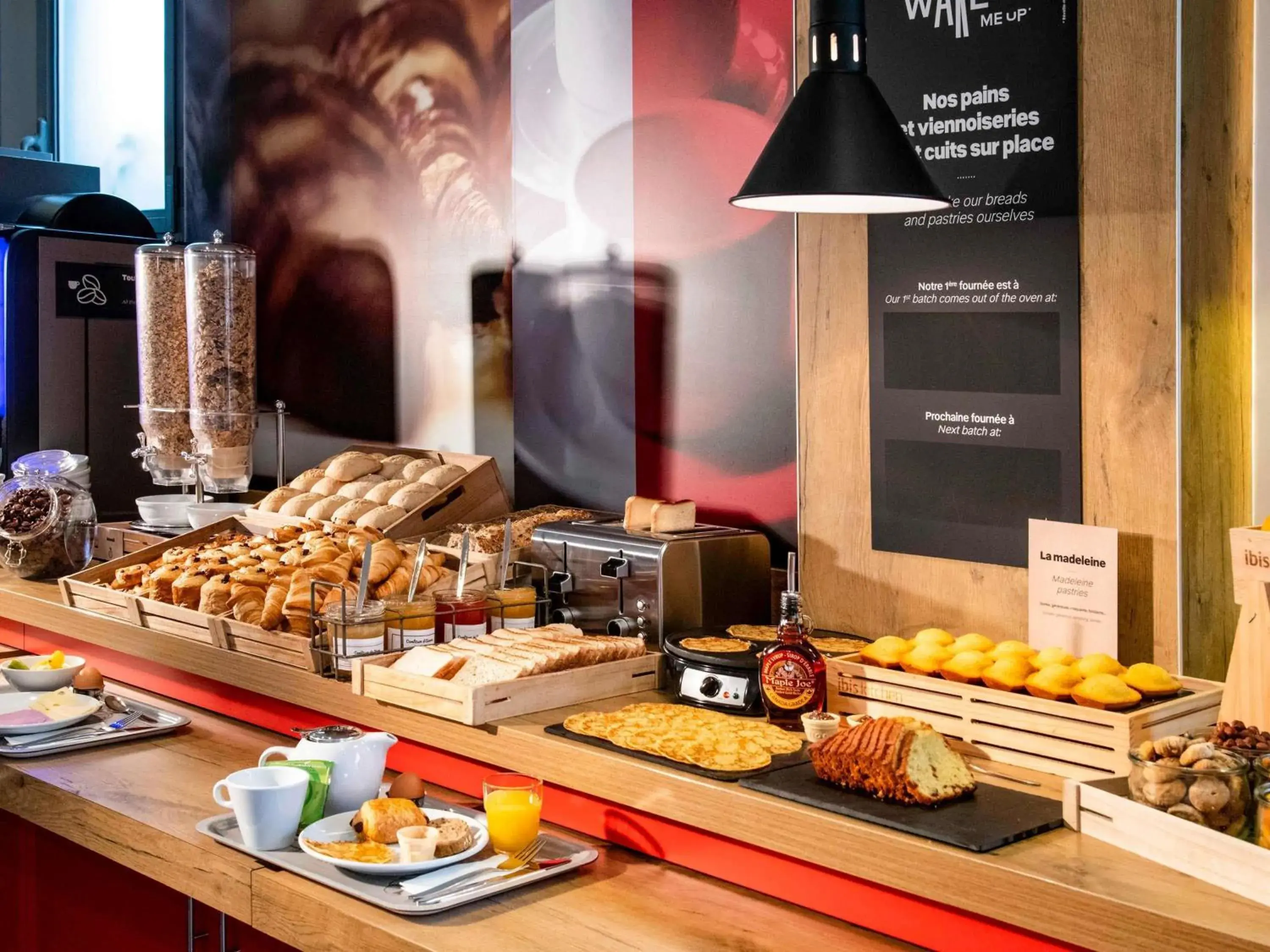 Breakfast in IBIS Cannes Mouans Sartoux Piscine parking gratuit Breakfast in IBIS Cannes Mouans Sartoux Piscine parking gratuit