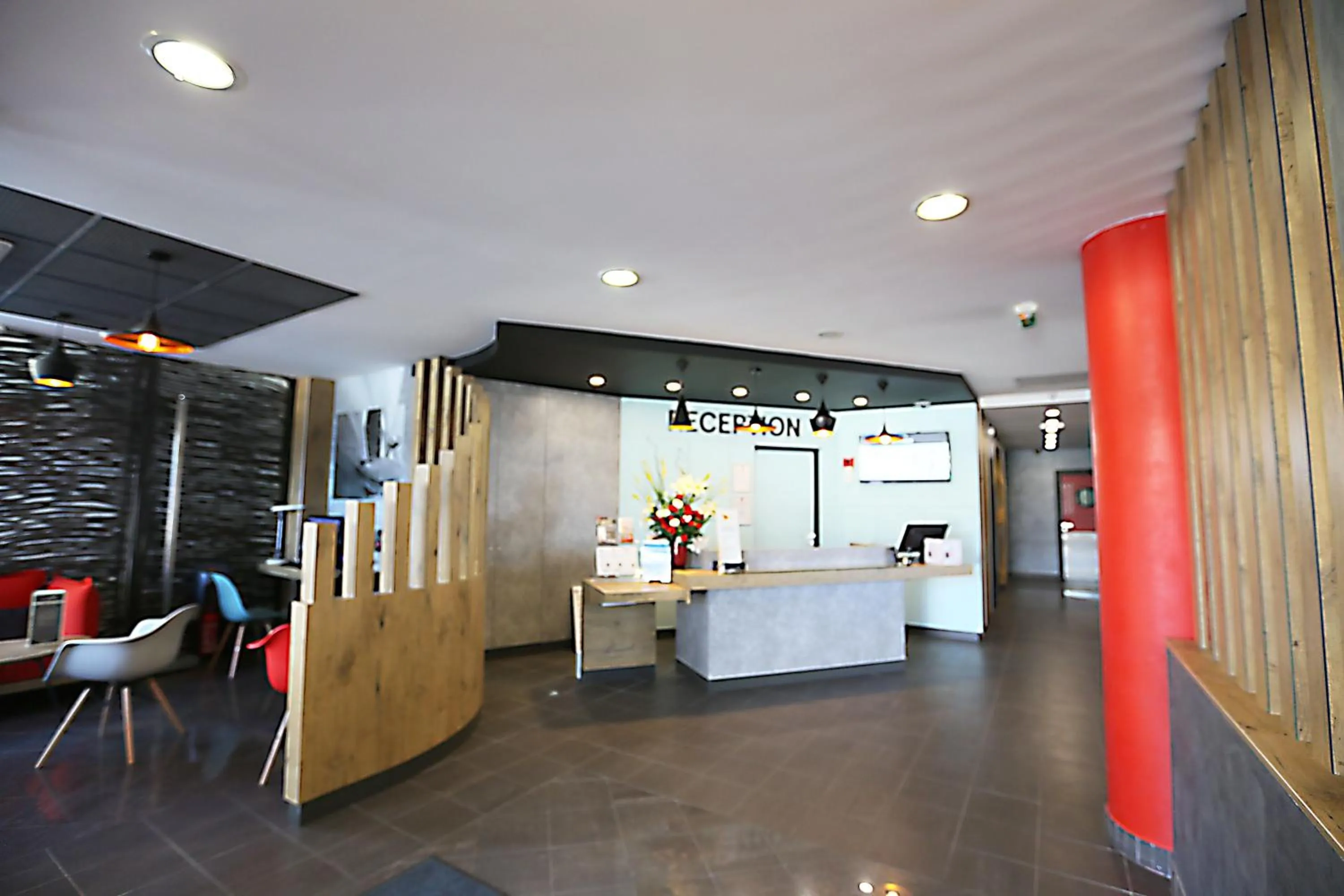Lobby or reception in IBIS Cannes Mouans Sartoux Piscine parking gratuit