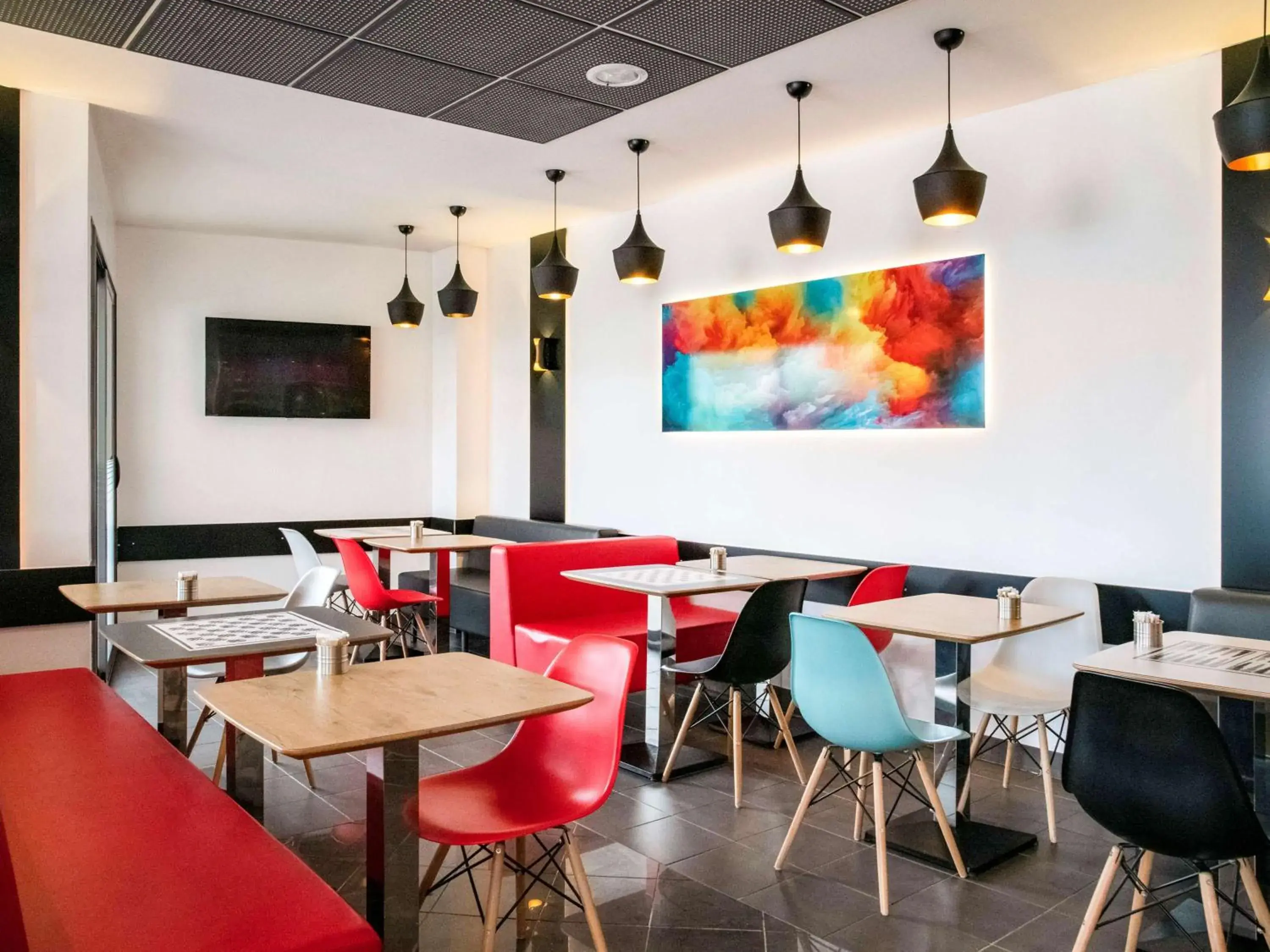 Restaurant/places to eat in IBIS Cannes Mouans Sartoux Piscine parking gratuit Restaurant/places to eat in IBIS Cannes Mouans Sartoux Piscine parking gratuit