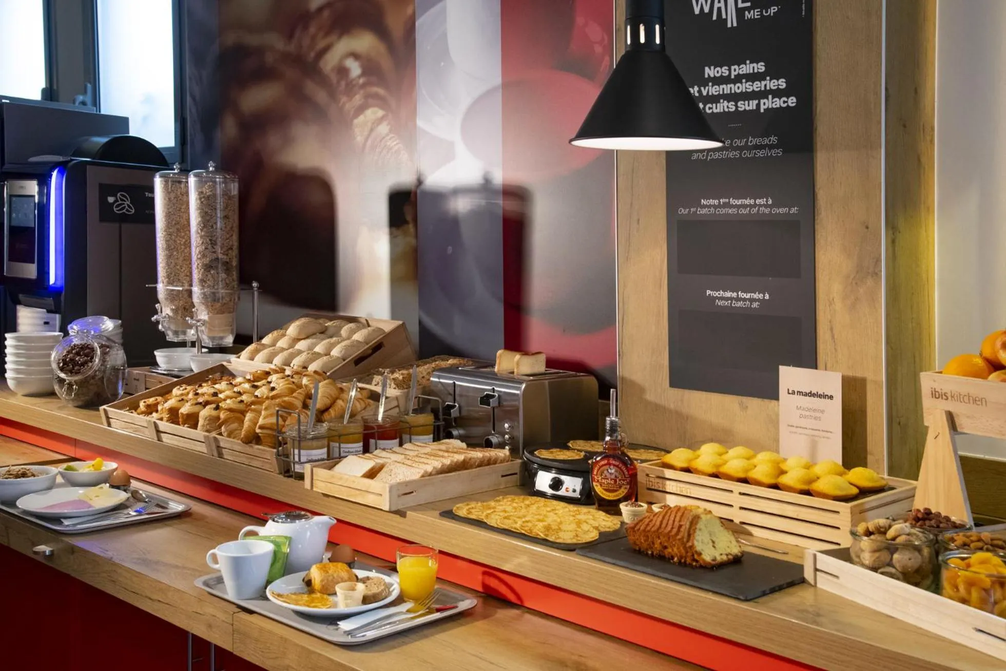 Continental breakfast in IBIS Cannes Mouans Sartoux Piscine parking gratuit