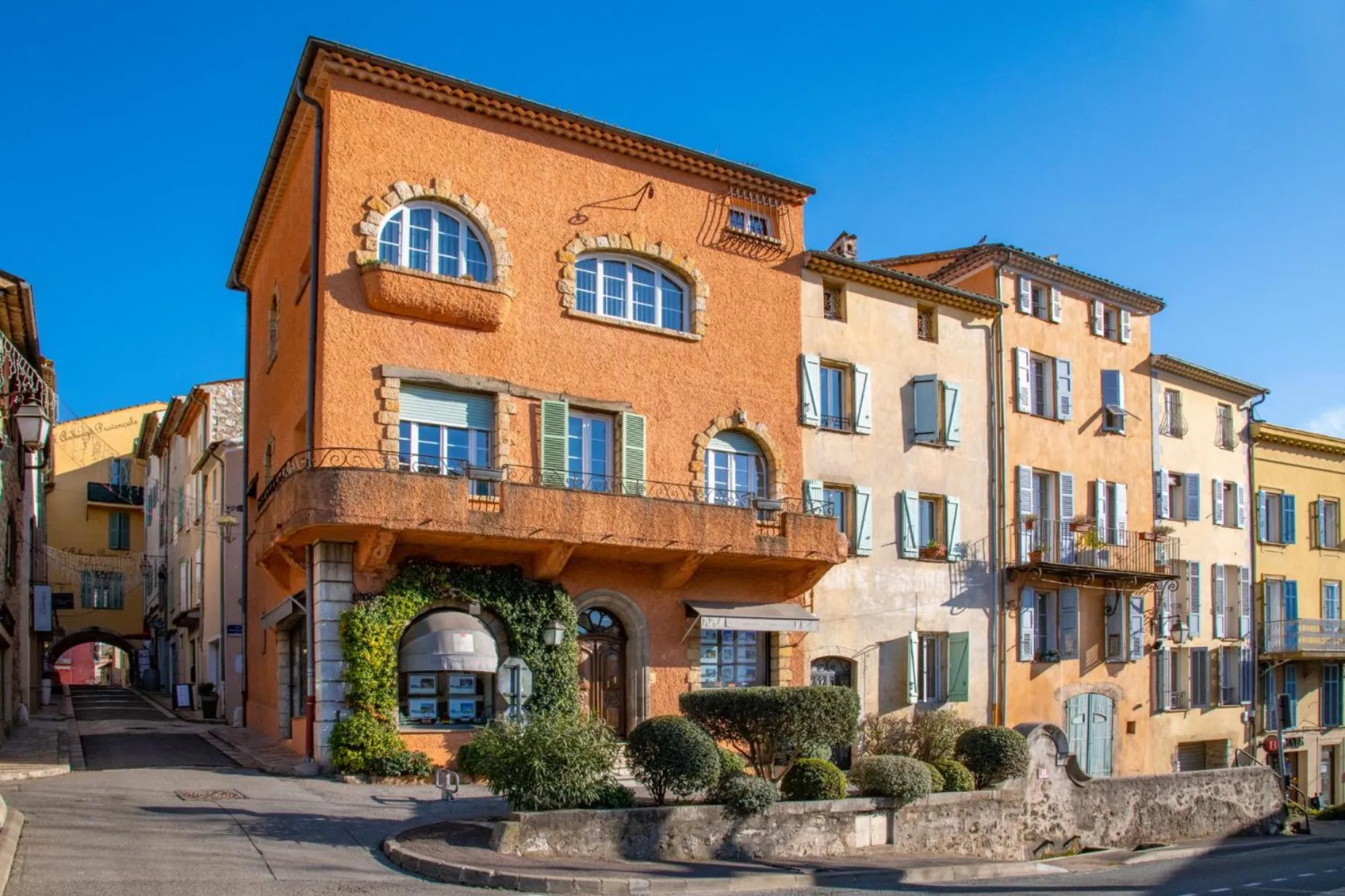 Nearby landmark in IBIS Cannes Mouans Sartoux Piscine parking gratuit