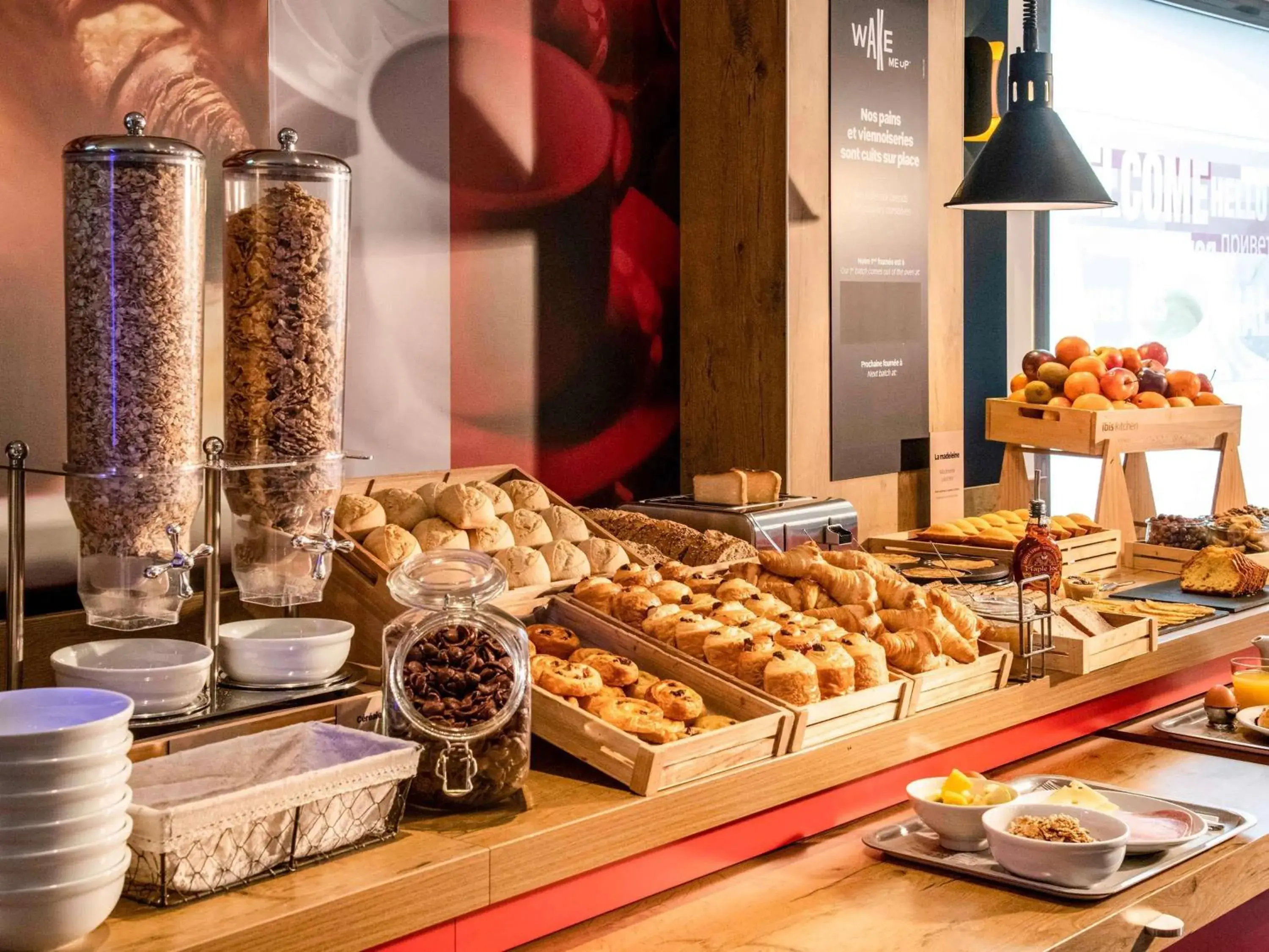 Breakfast in IBIS Cannes Mouans Sartoux Piscine parking gratuit Breakfast in IBIS Cannes Mouans Sartoux Piscine parking gratuit