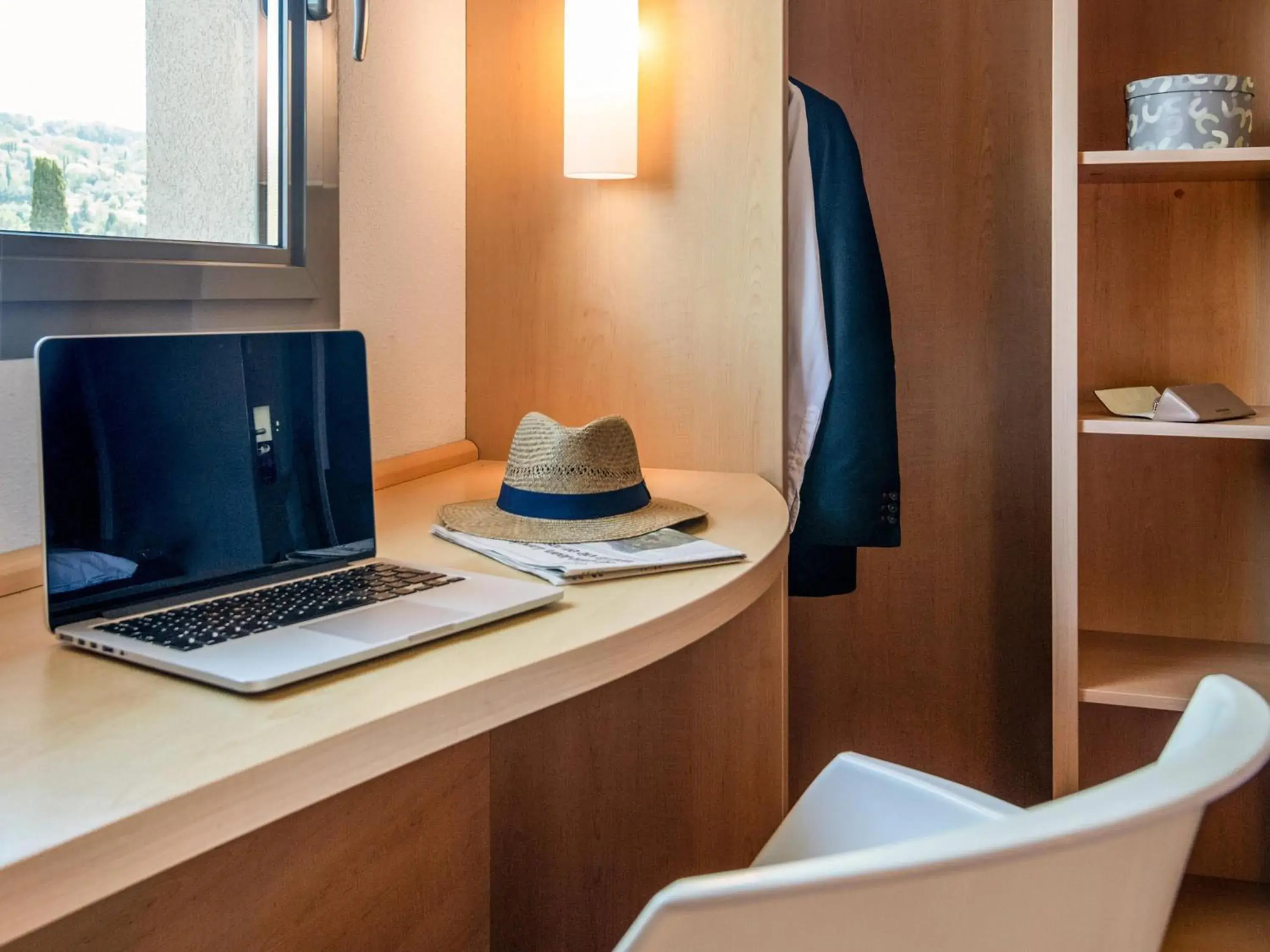 Bedroom in IBIS Cannes Mouans Sartoux Piscine parking gratuit Bedroom in IBIS Cannes Mouans Sartoux Piscine parking gratuit