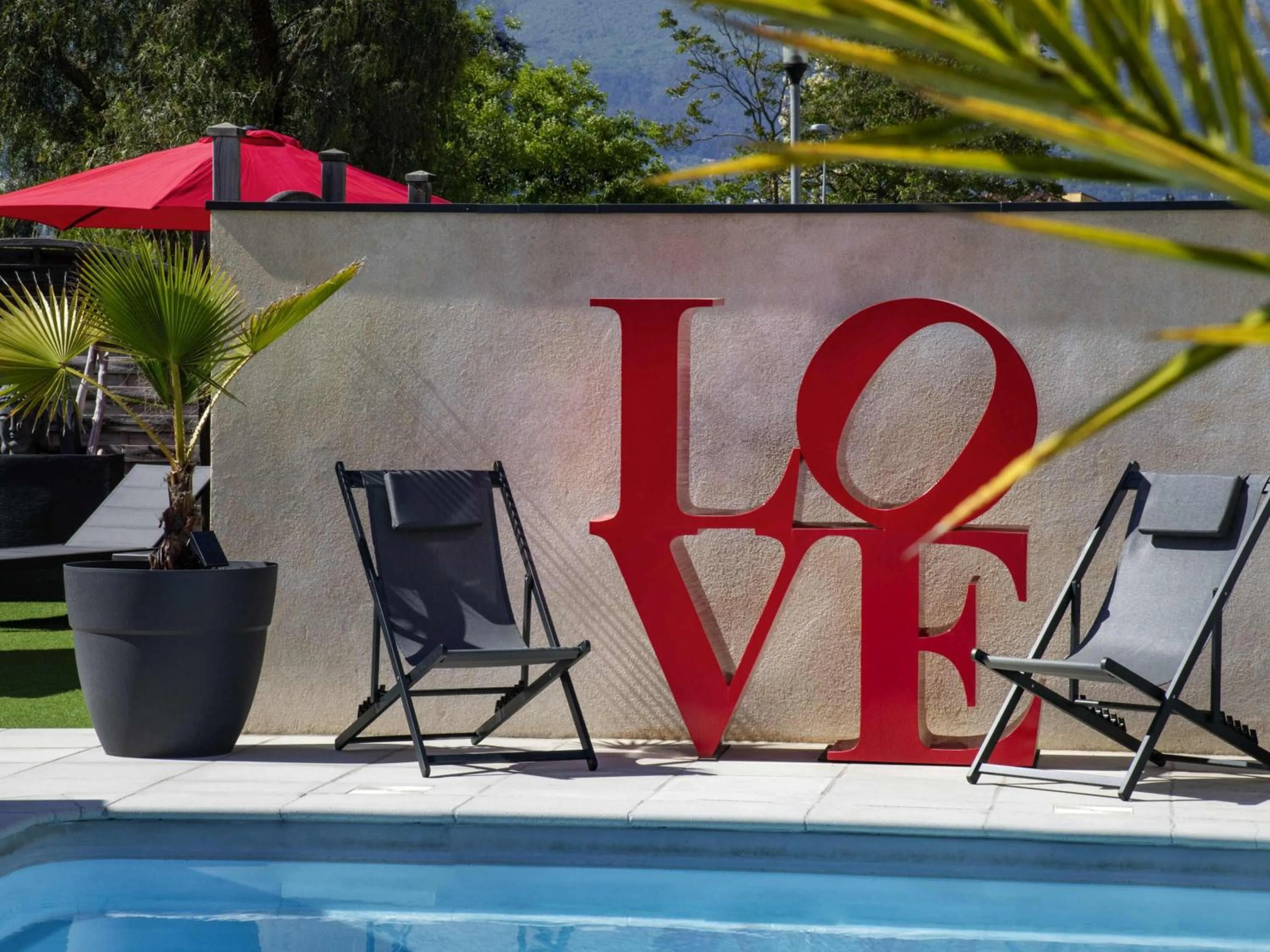 Property building in IBIS Cannes Mouans Sartoux Piscine parking gratuit