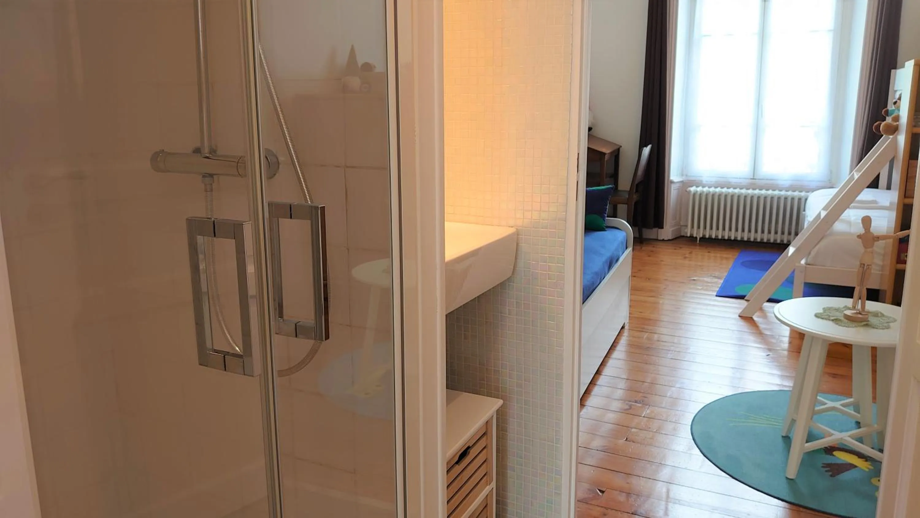 Bathroom in La Maison Serrurier - Chambres d’hôtes