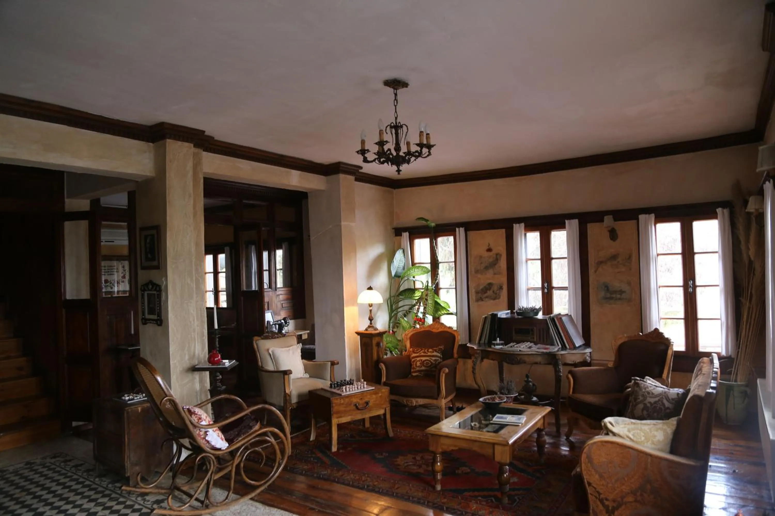 Communal lounge/ TV room in Nisanyan Hotel