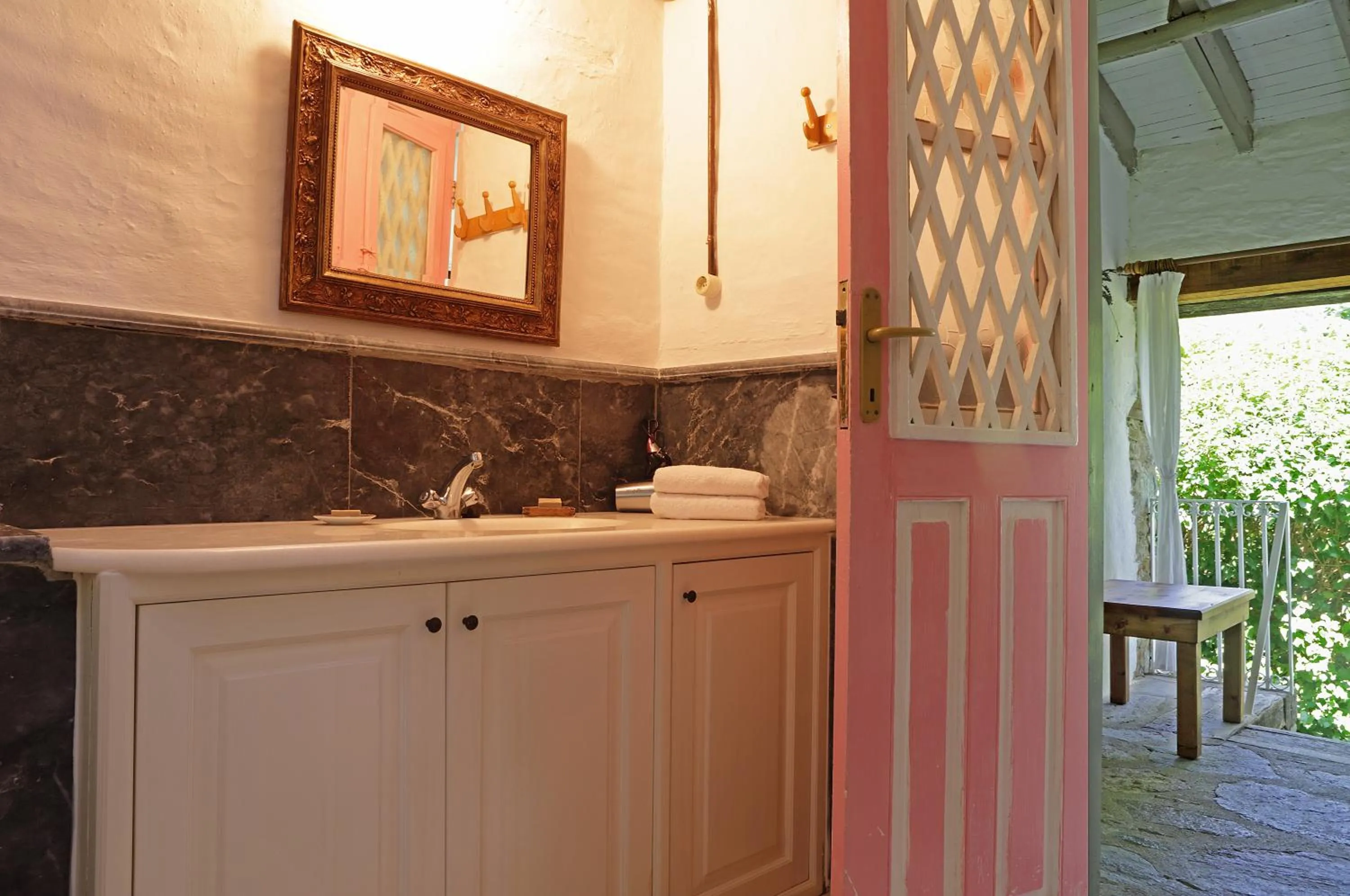 Shower in Nisanyan Hotel