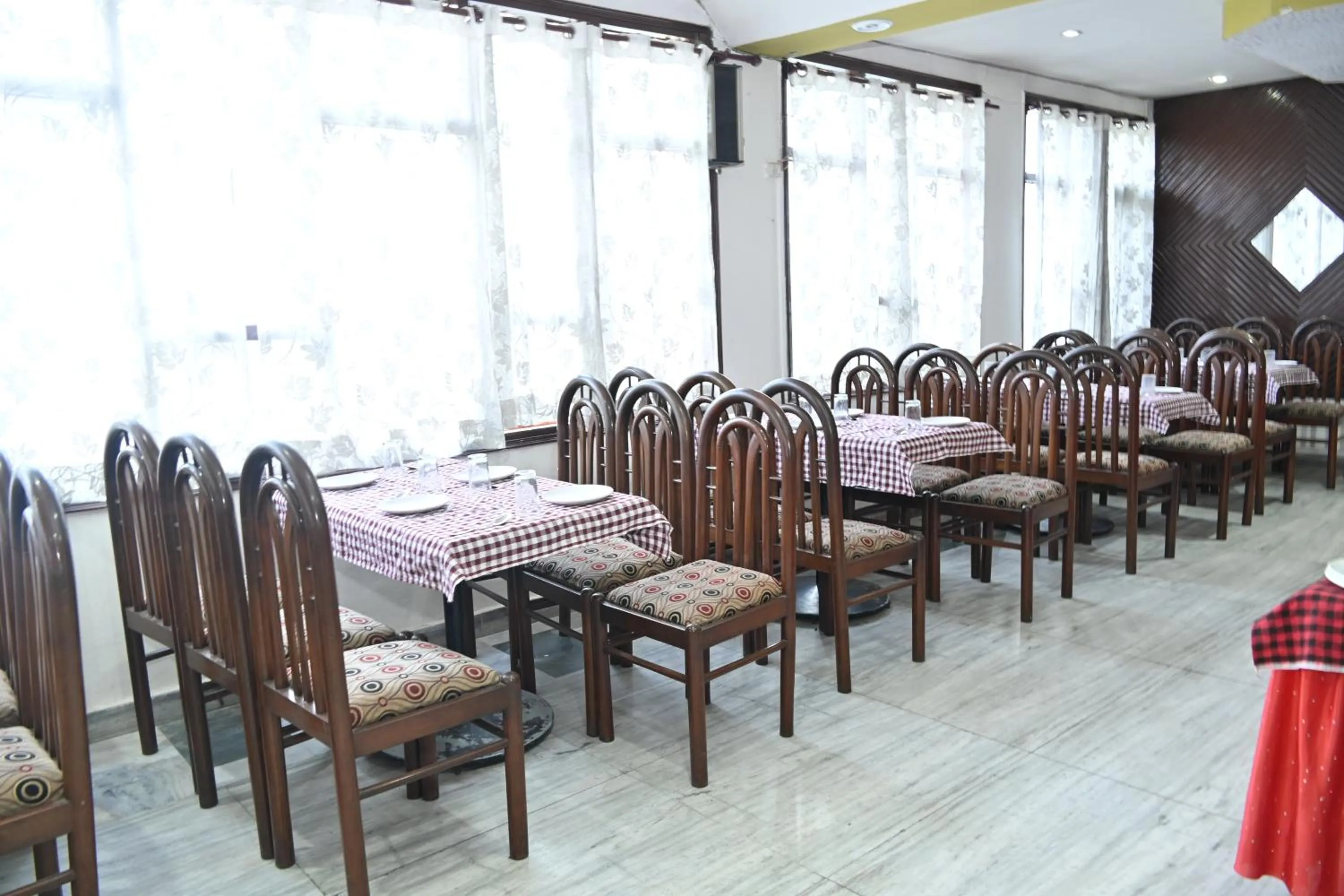 Restaurant/places to eat in Hotel Sitara International