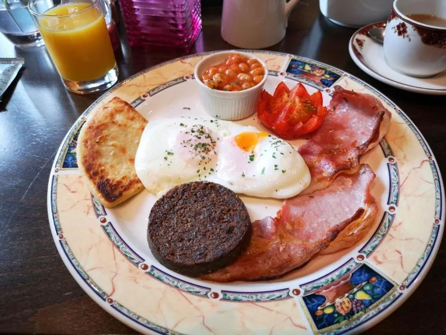 Buffet breakfast in Rivendell