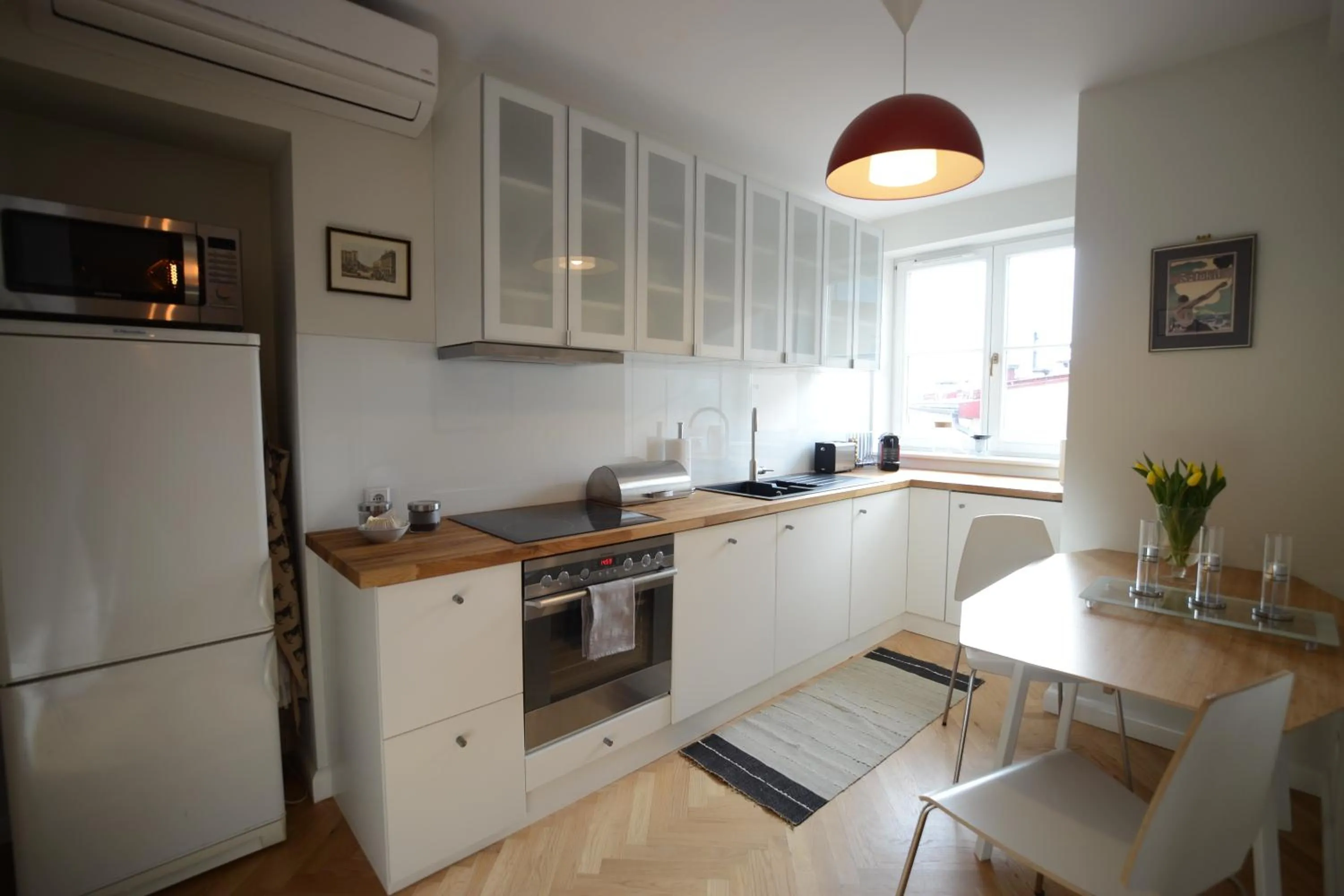 Kitchen or kitchenette in Crystal Suites Old Town